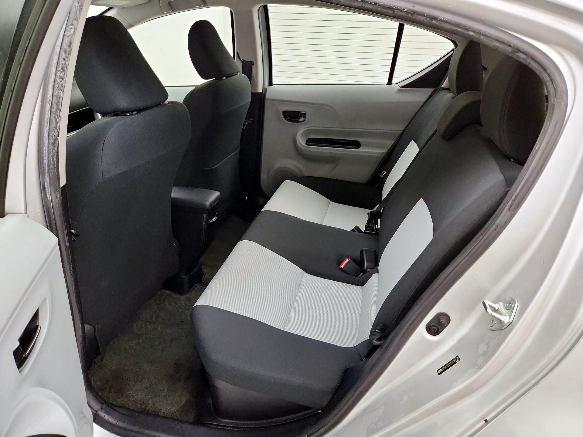Thumbnail: 2014 Toyota Prius c - 18