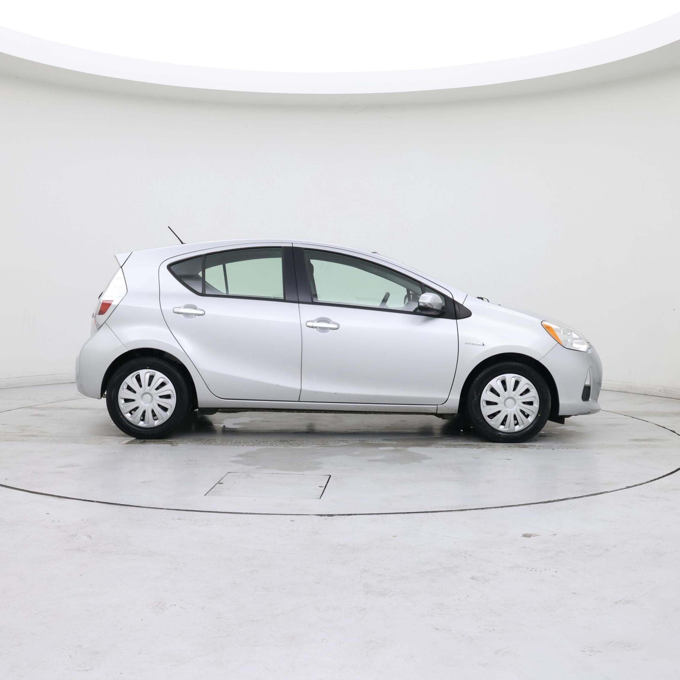 Thumbnail: 2014 Toyota Prius c - 7
