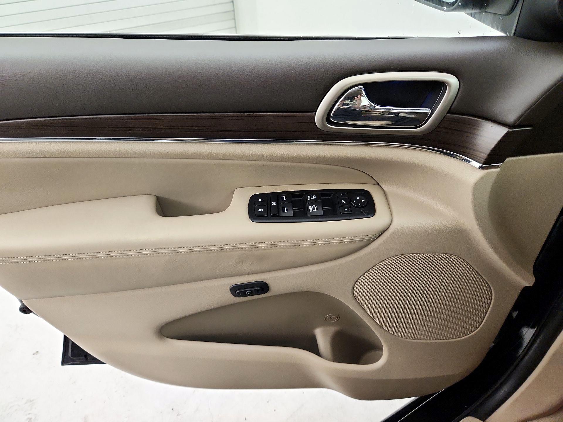 Thumbnail: 2014 Jeep Grand Cherokee - 12