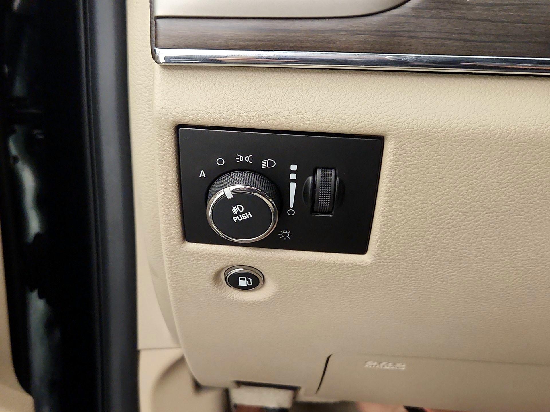Thumbnail: 2014 Jeep Grand Cherokee - 13