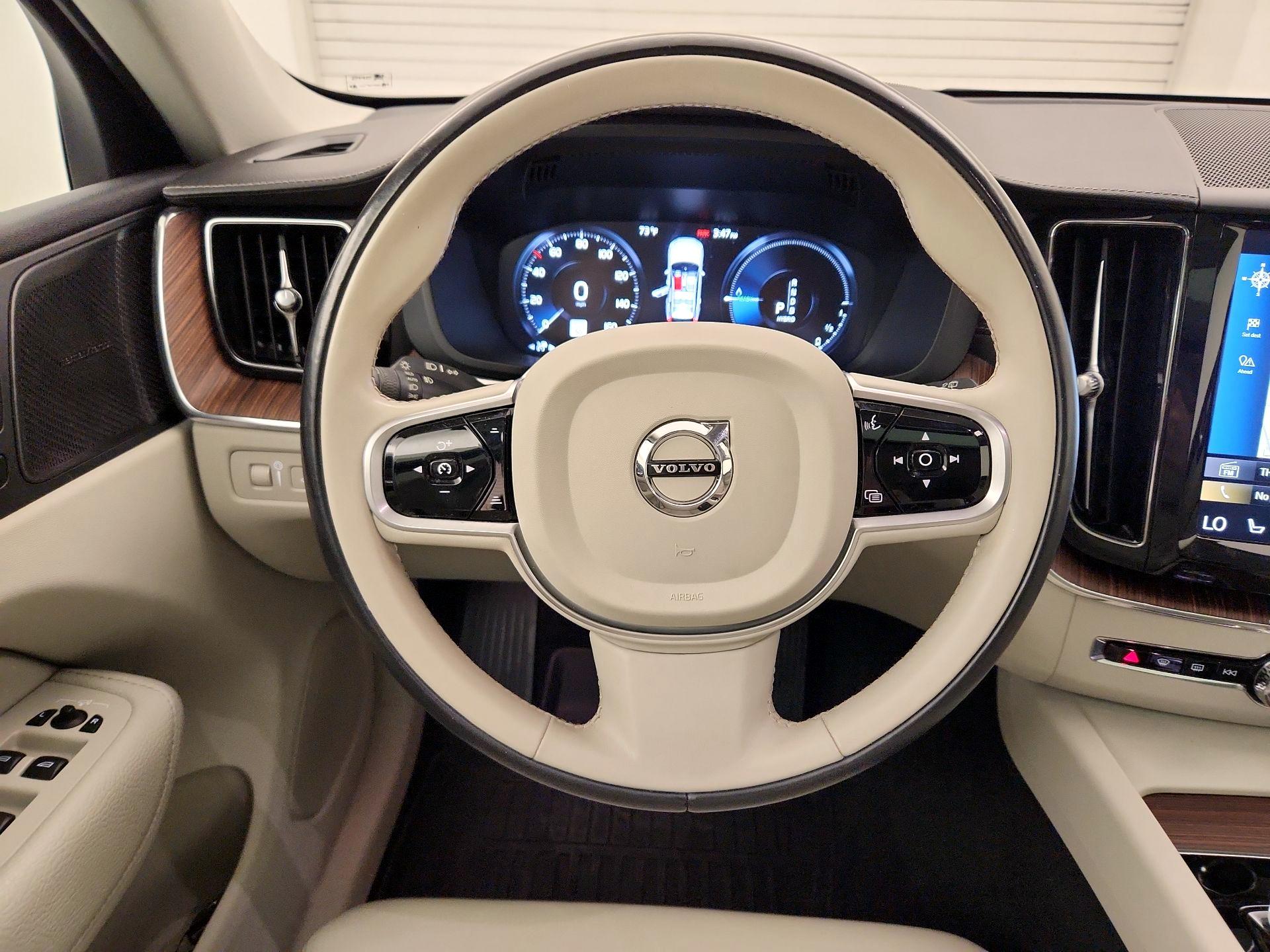 Thumbnail: 2019 Volvo XC60 - 10
