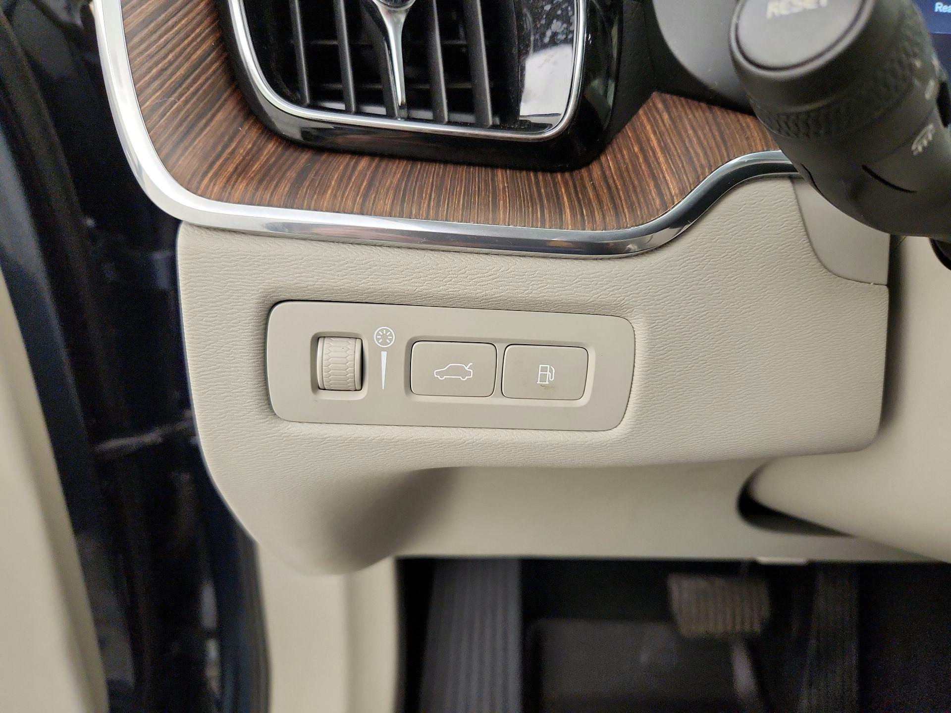 Thumbnail: 2019 Volvo XC60 - 13