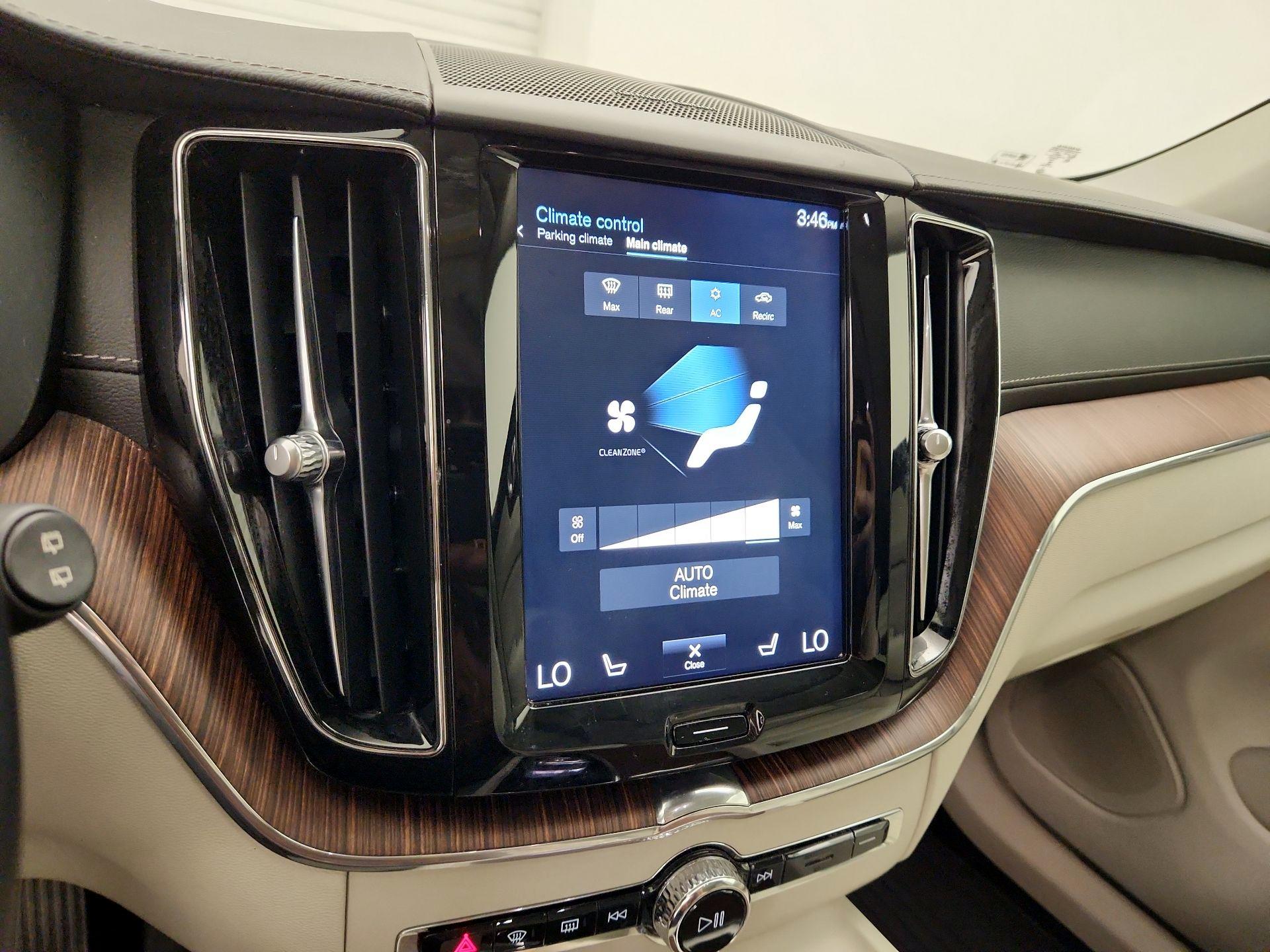 Thumbnail: 2019 Volvo XC60 - 17