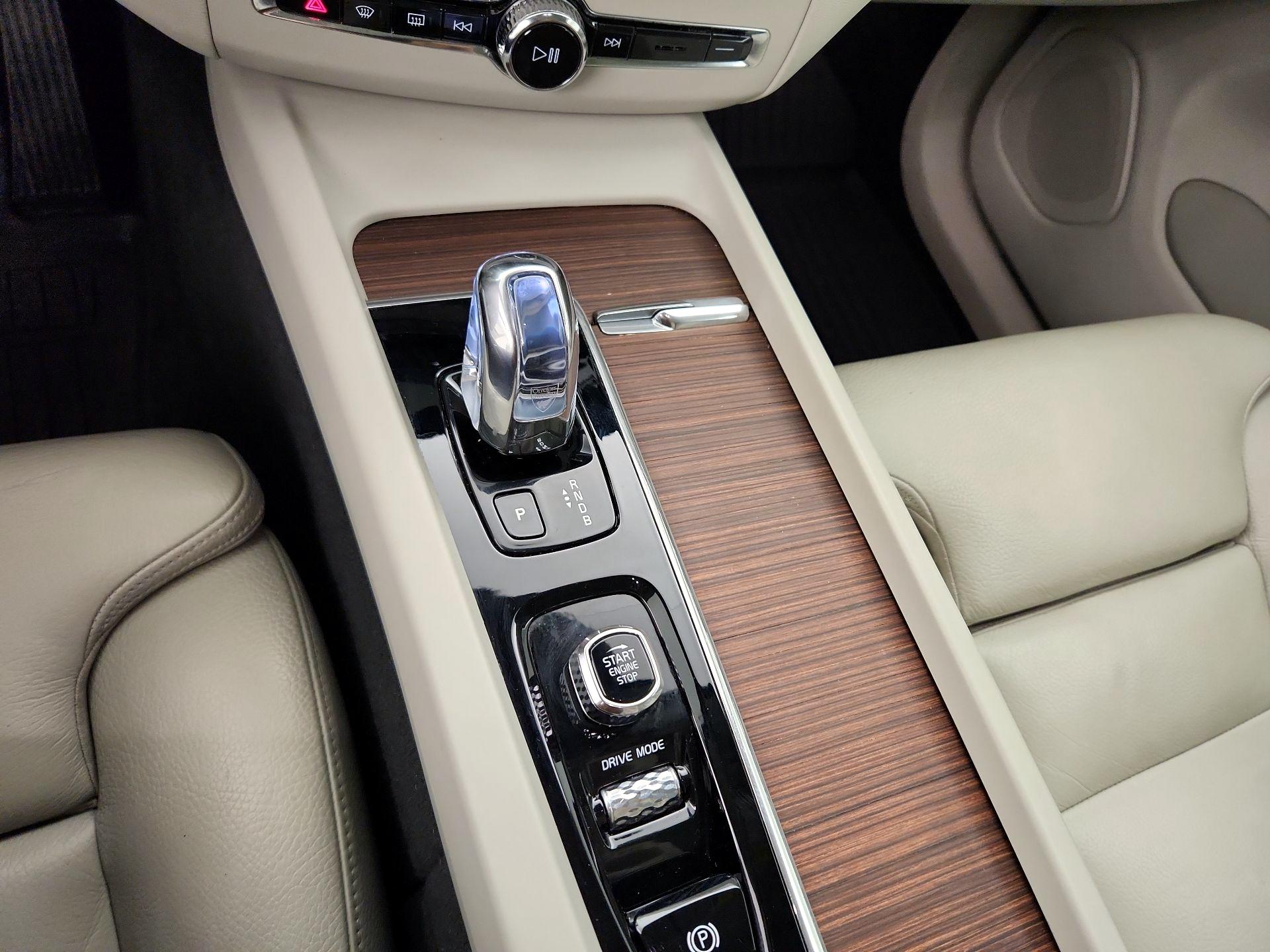Thumbnail: 2019 Volvo XC60 - 18