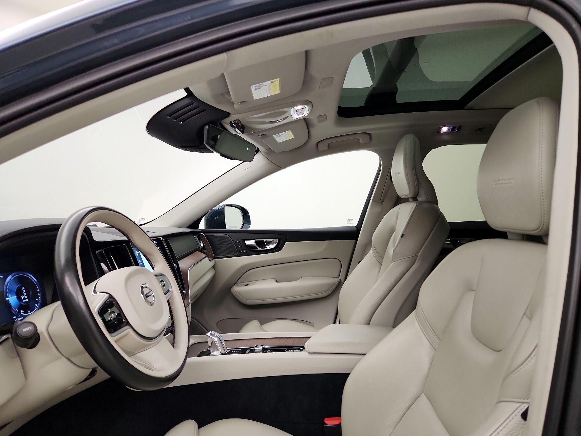 Thumbnail: 2019 Volvo XC60 - 20
