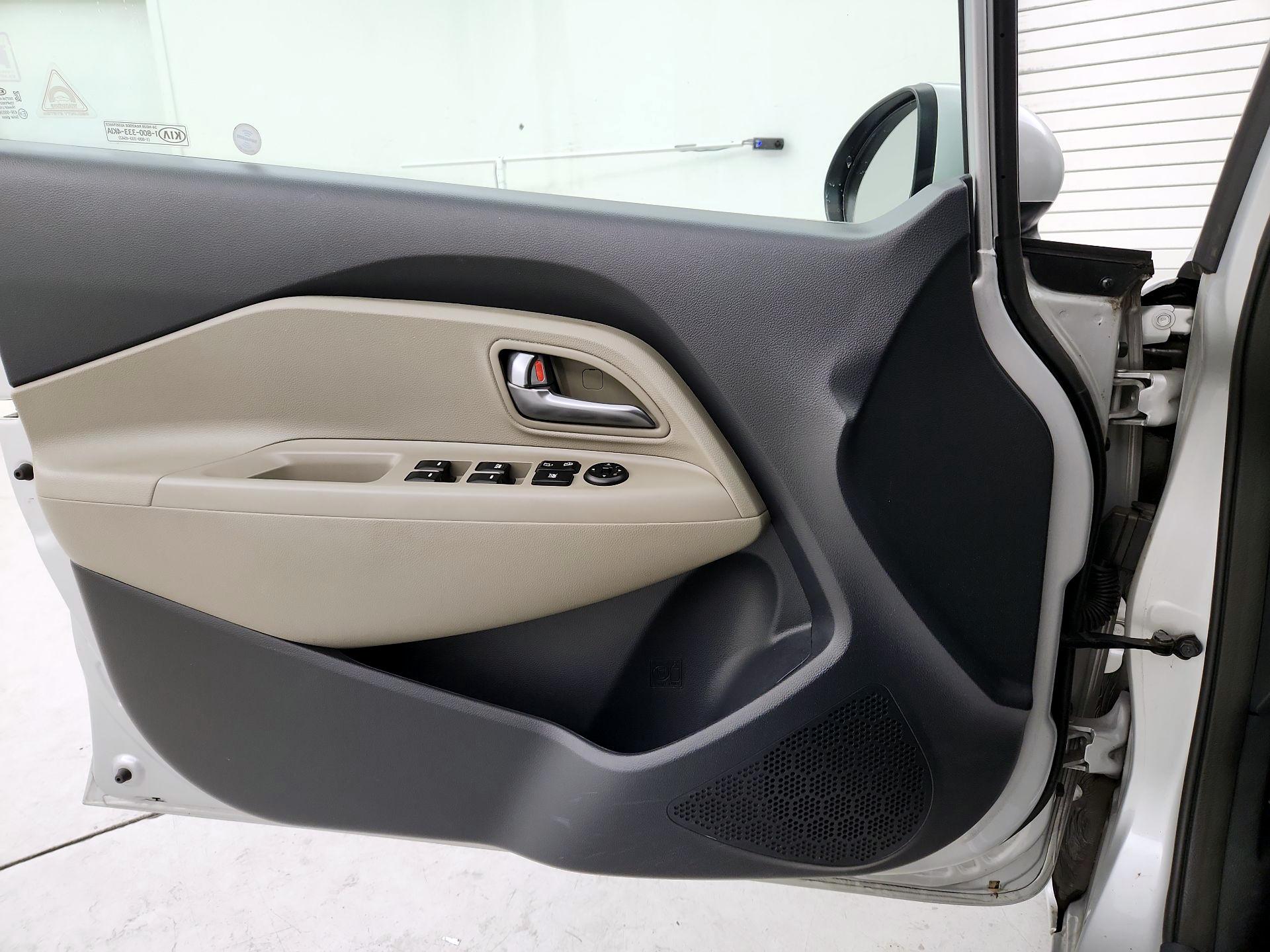 Thumbnail: 2017 Kia Rio5 - 12