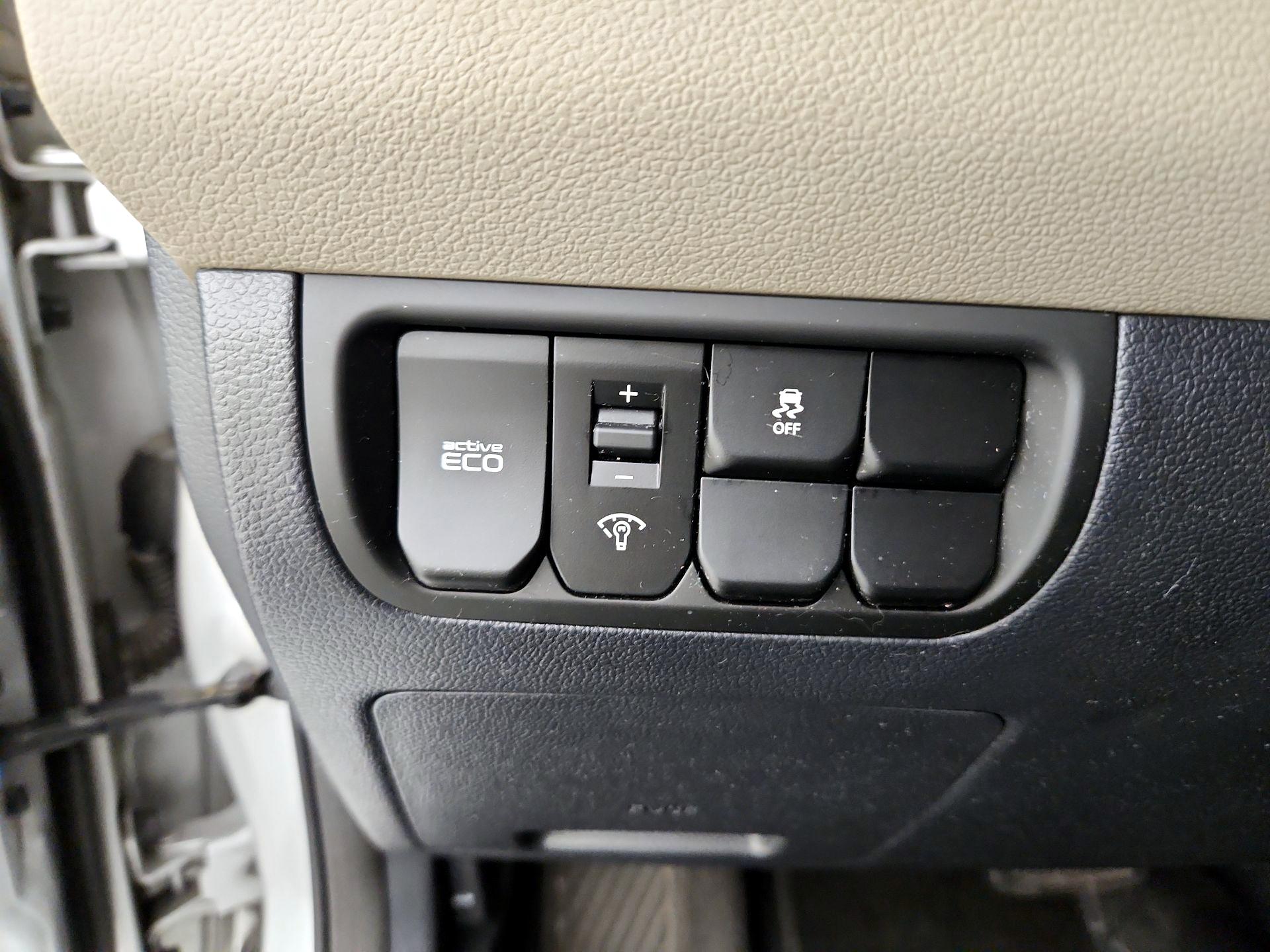 Thumbnail: 2017 Kia Rio5 - 13