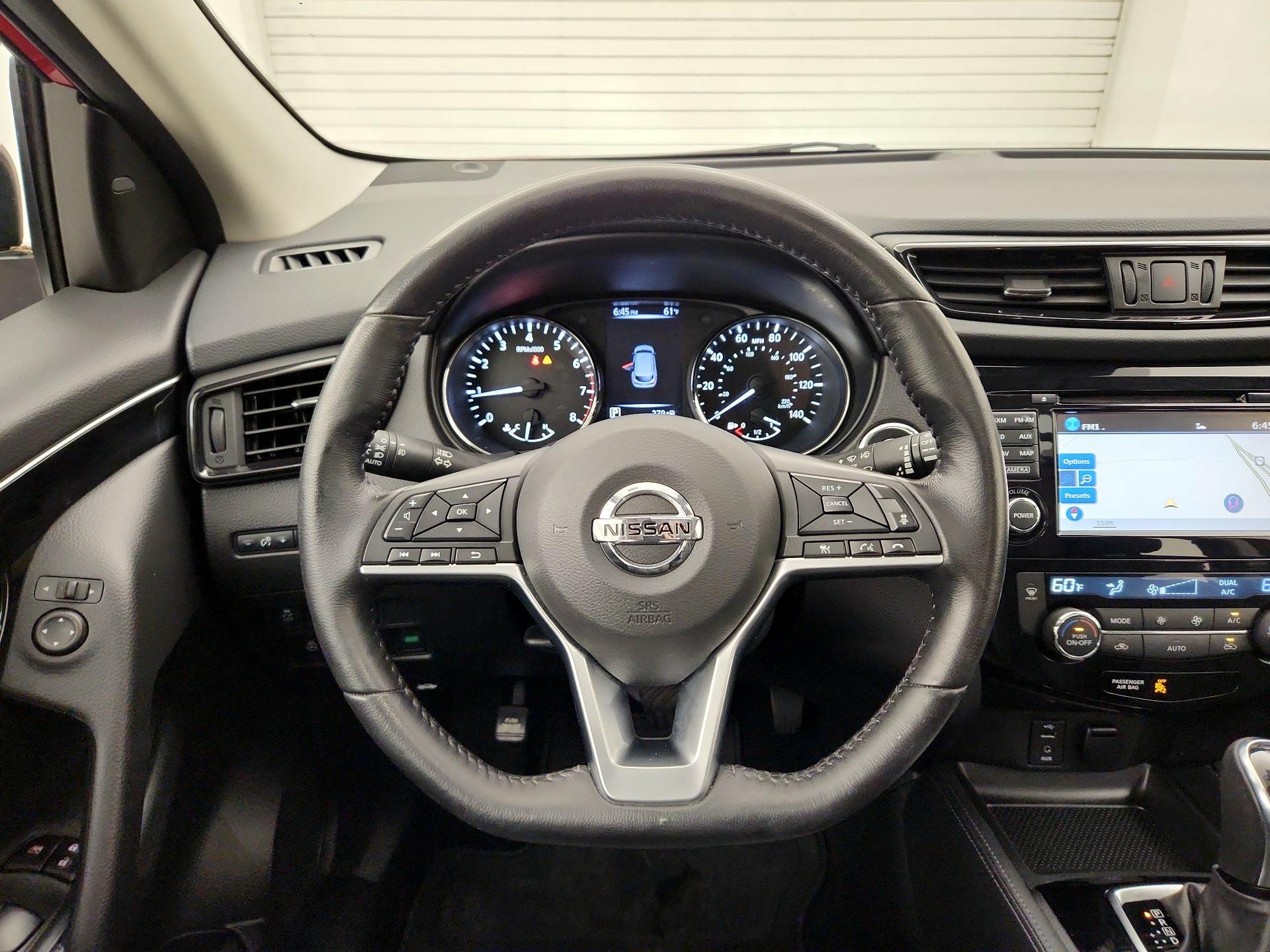 Thumbnail: 2017 Nissan Rogue Sport - 10