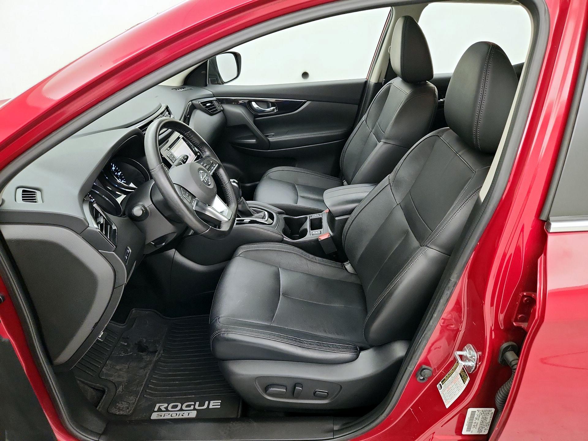 Thumbnail: 2017 Nissan Rogue Sport - 11