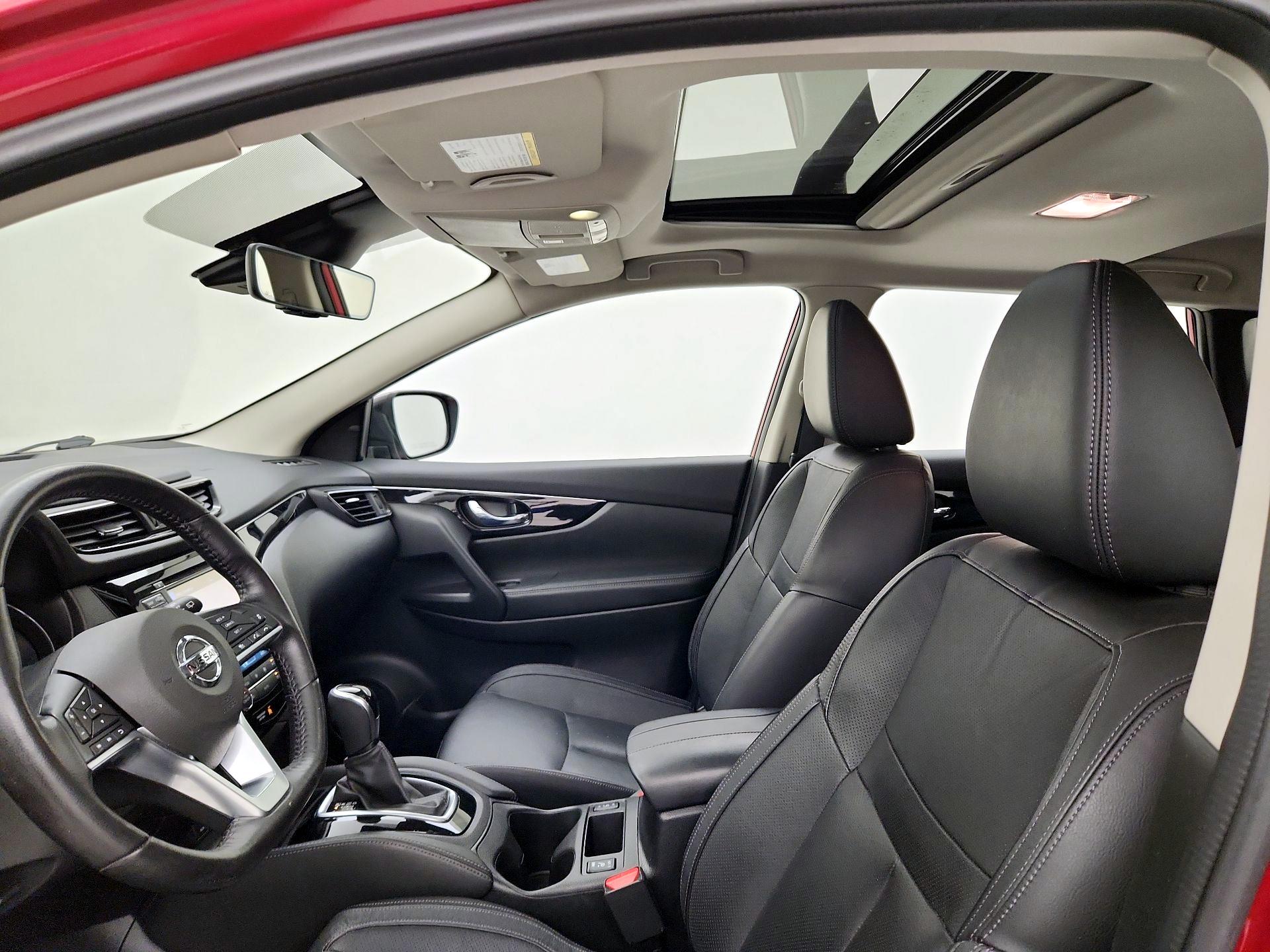 Thumbnail: 2017 Nissan Rogue Sport - 20