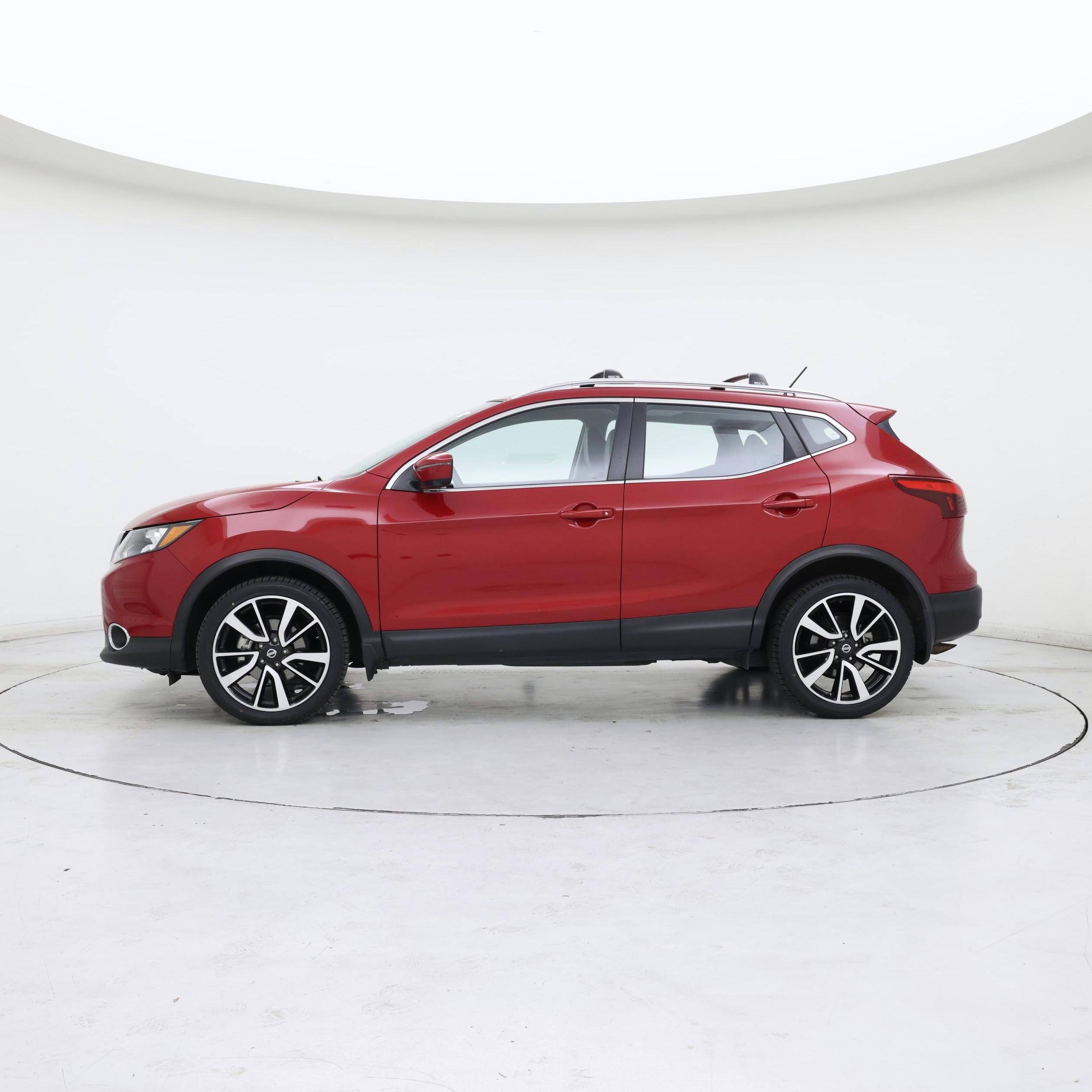 Thumbnail: 2017 Nissan Rogue Sport - 3
