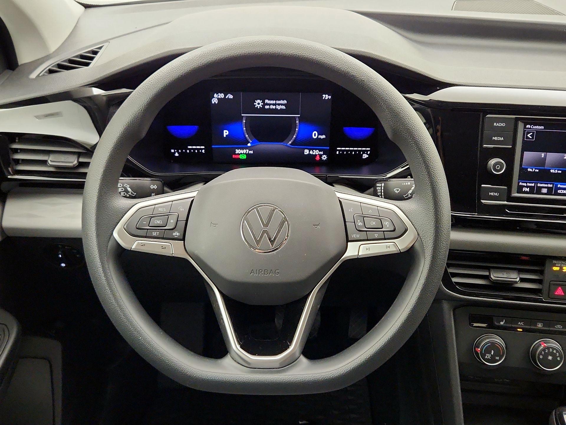 Thumbnail: 2022 Volkswagen Taos - 10