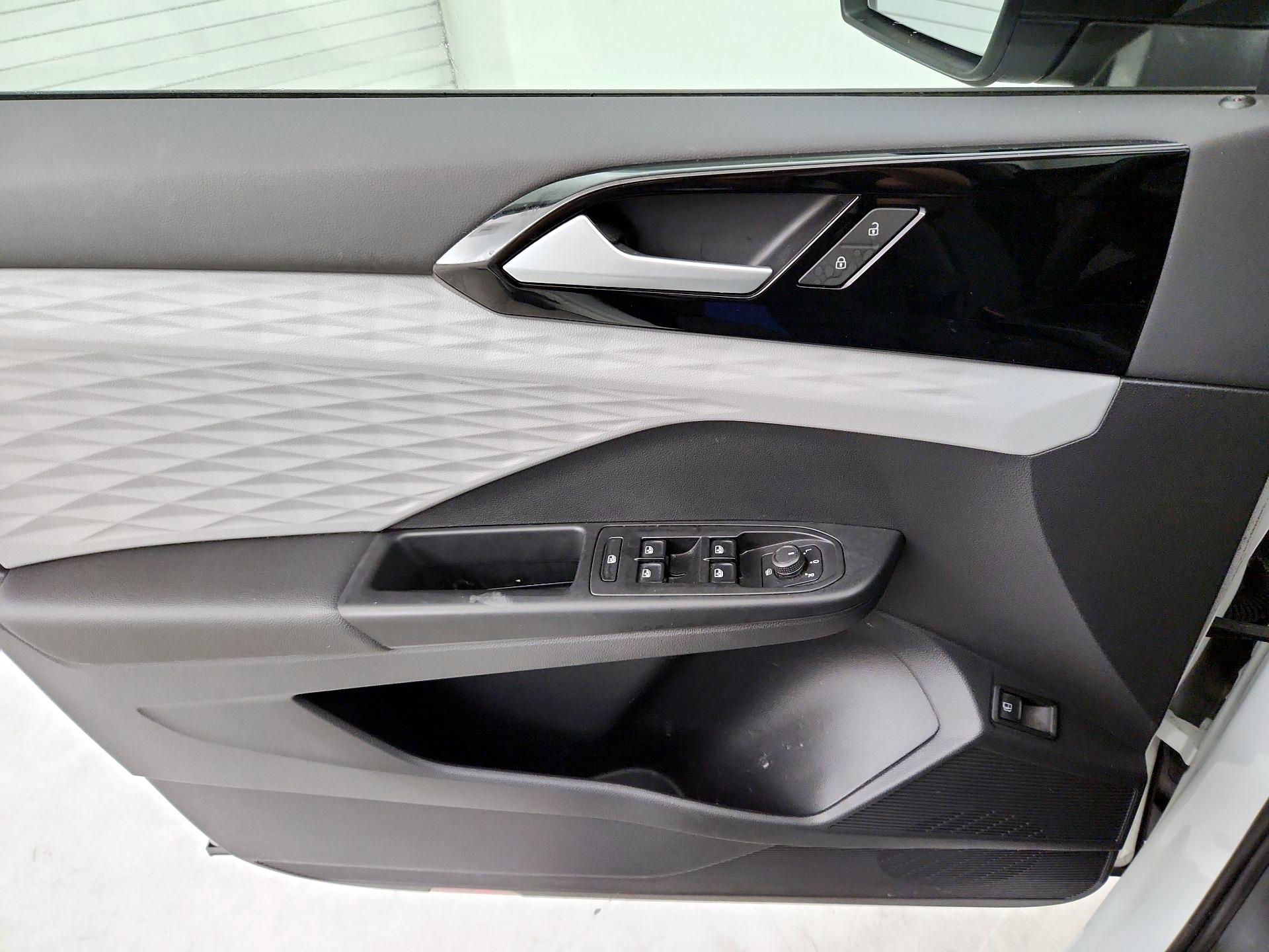 Thumbnail: 2022 Volkswagen Taos - 12