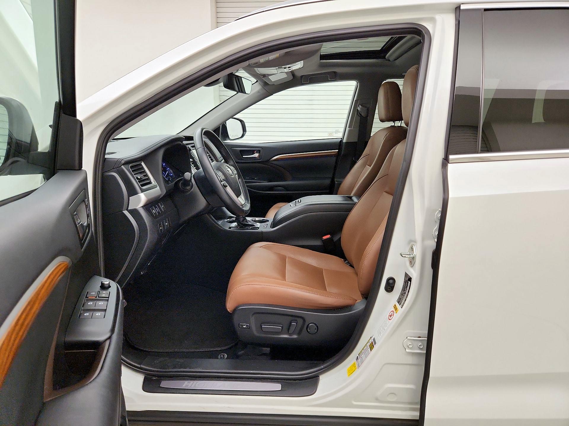 Thumbnail: 2019 Toyota Highlander - 11