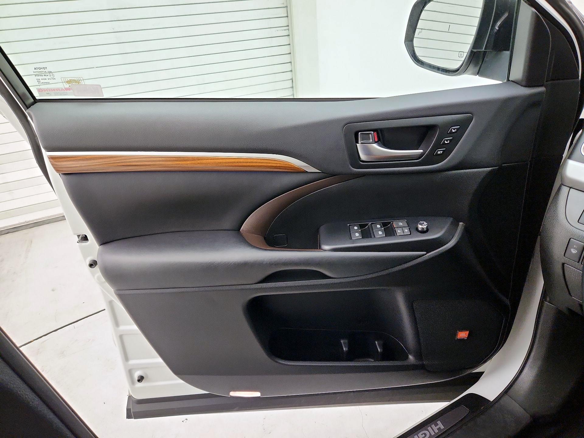 Thumbnail: 2019 Toyota Highlander - 12
