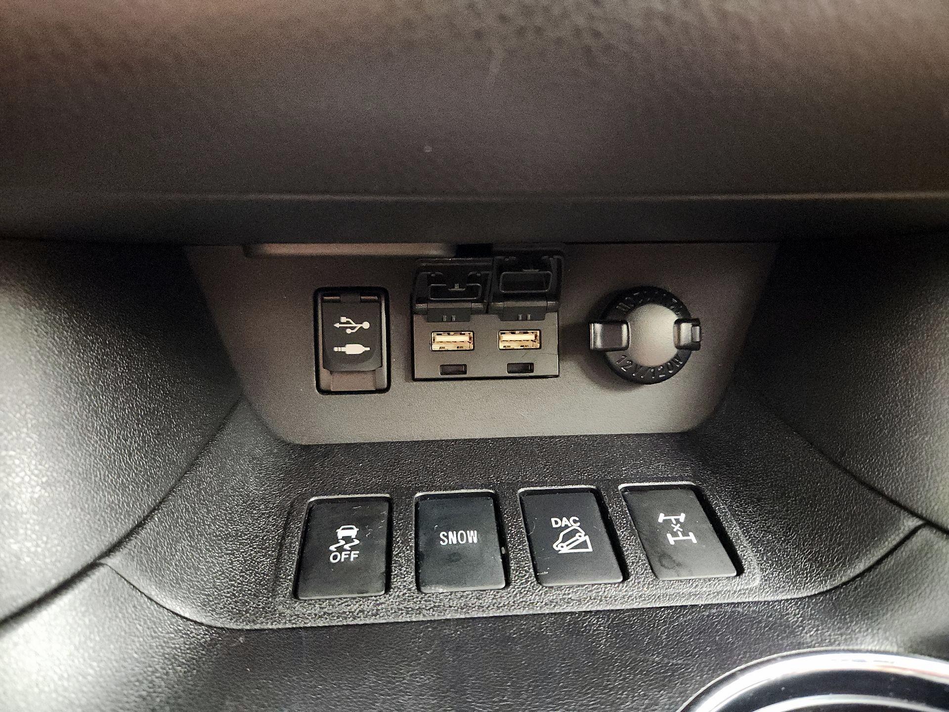 Thumbnail: 2019 Toyota Highlander - 19