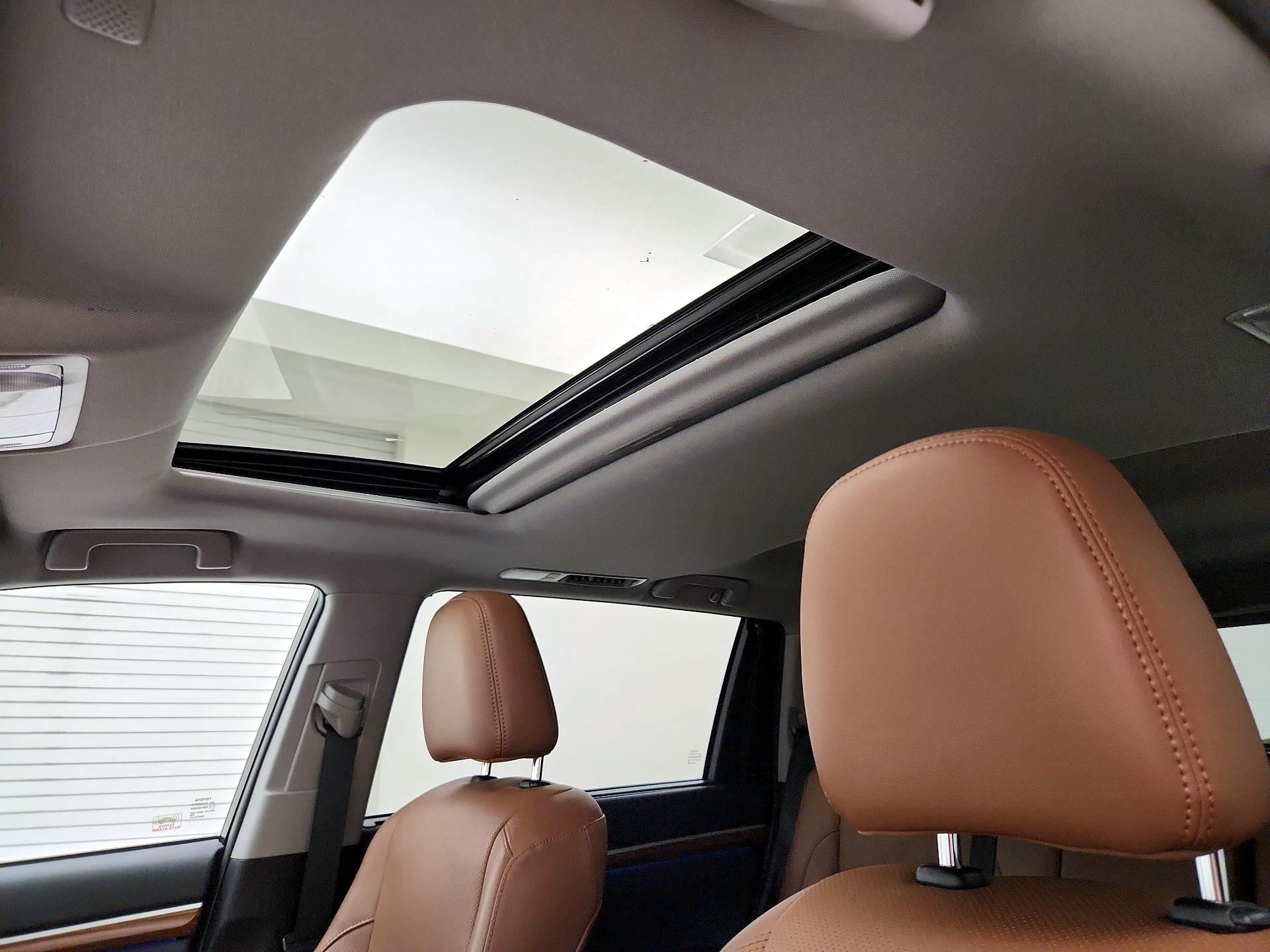 Thumbnail: 2019 Toyota Highlander - 20