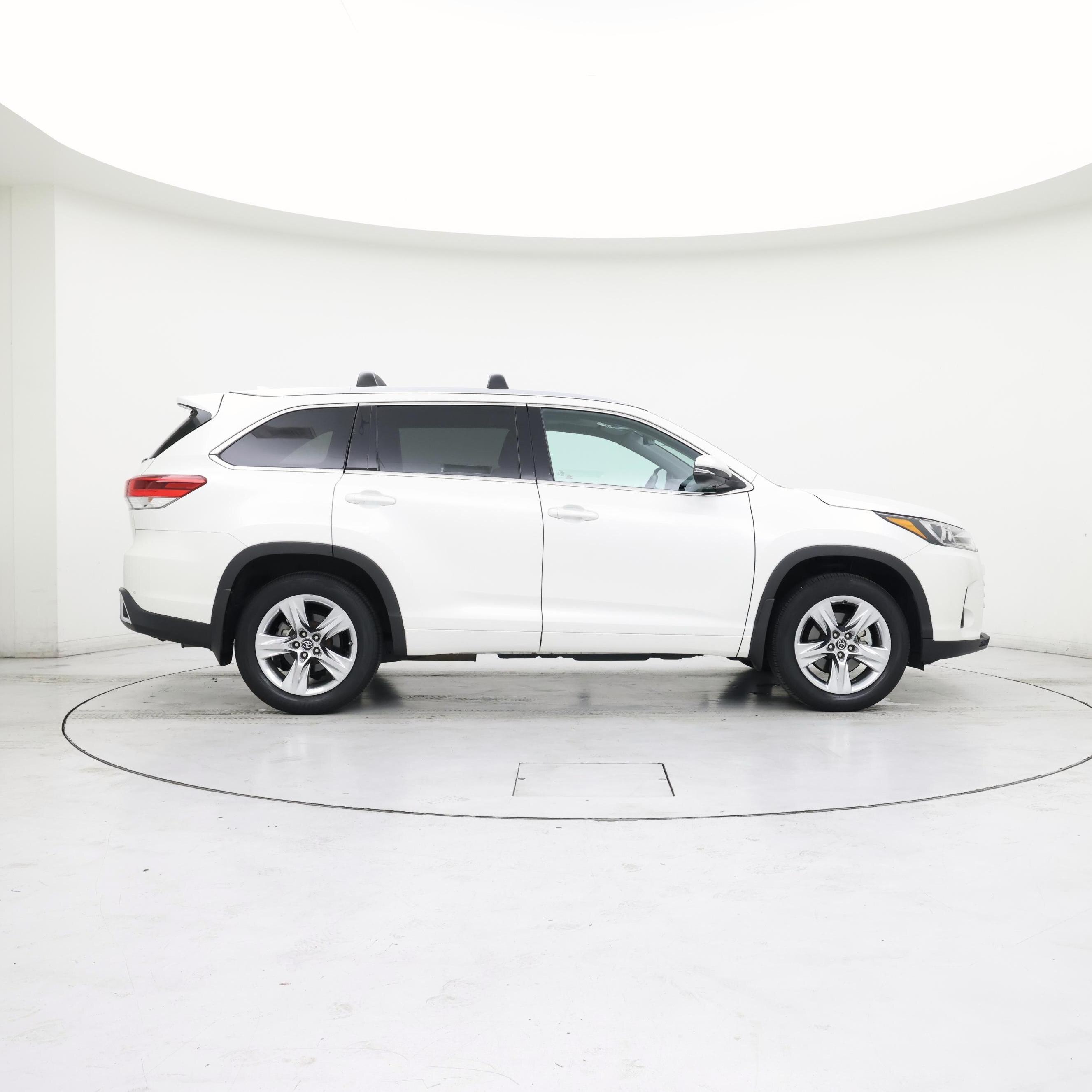 Thumbnail: 2019 Toyota Highlander - 7