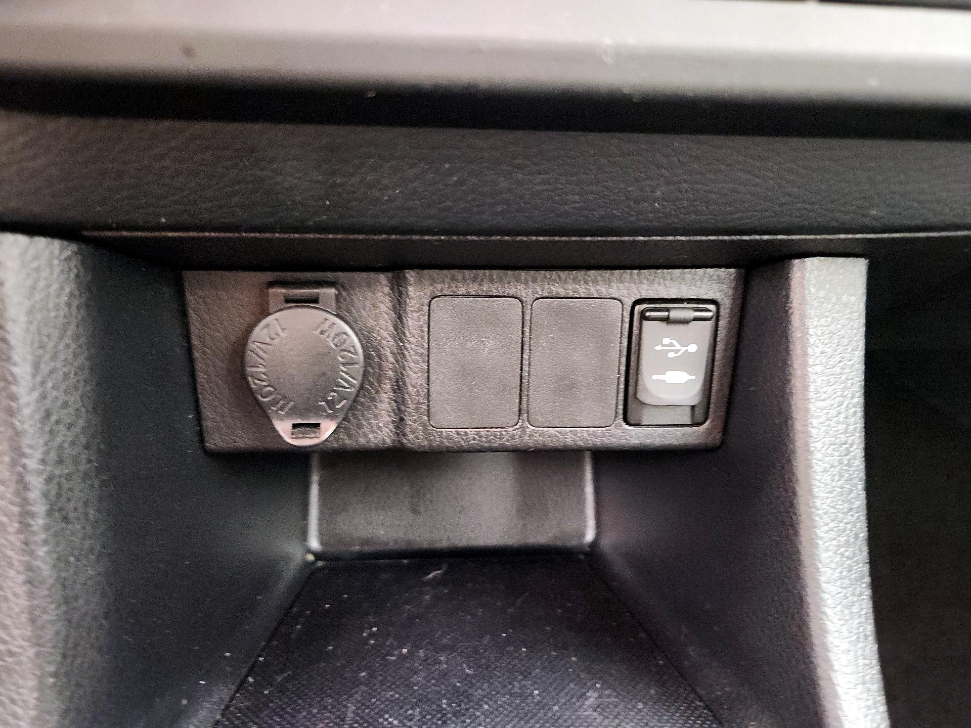 Thumbnail: 2014 Toyota Corolla - 18