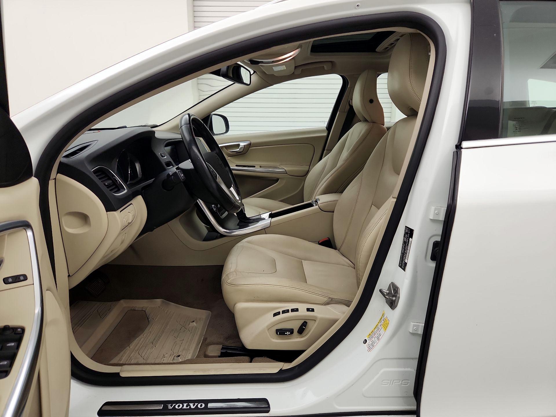 Thumbnail: 2015 Volvo V60 - 11