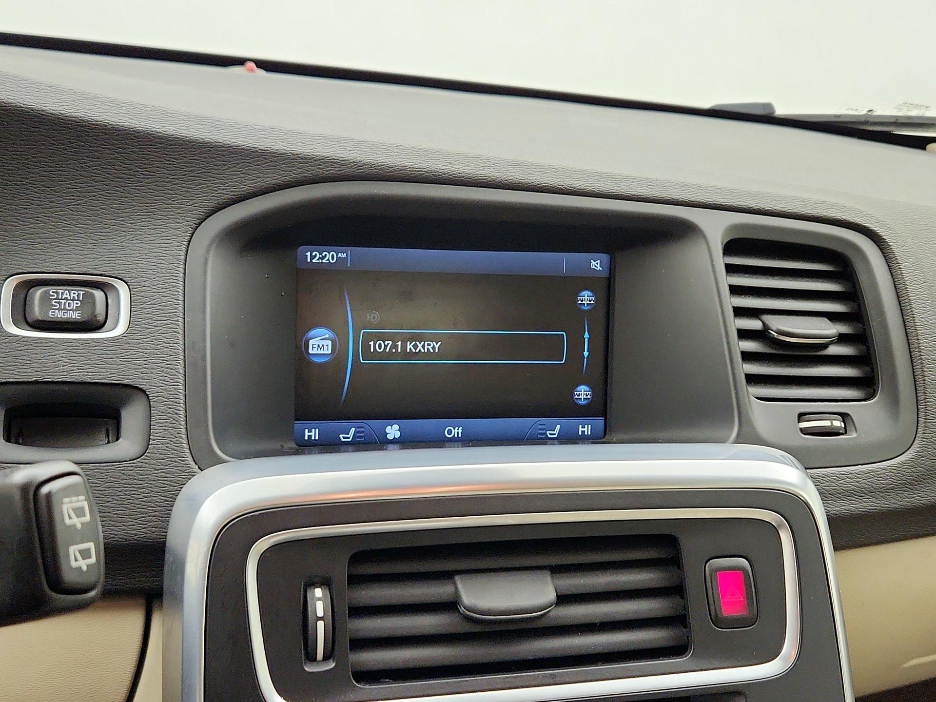 Thumbnail: 2015 Volvo V60 - 14