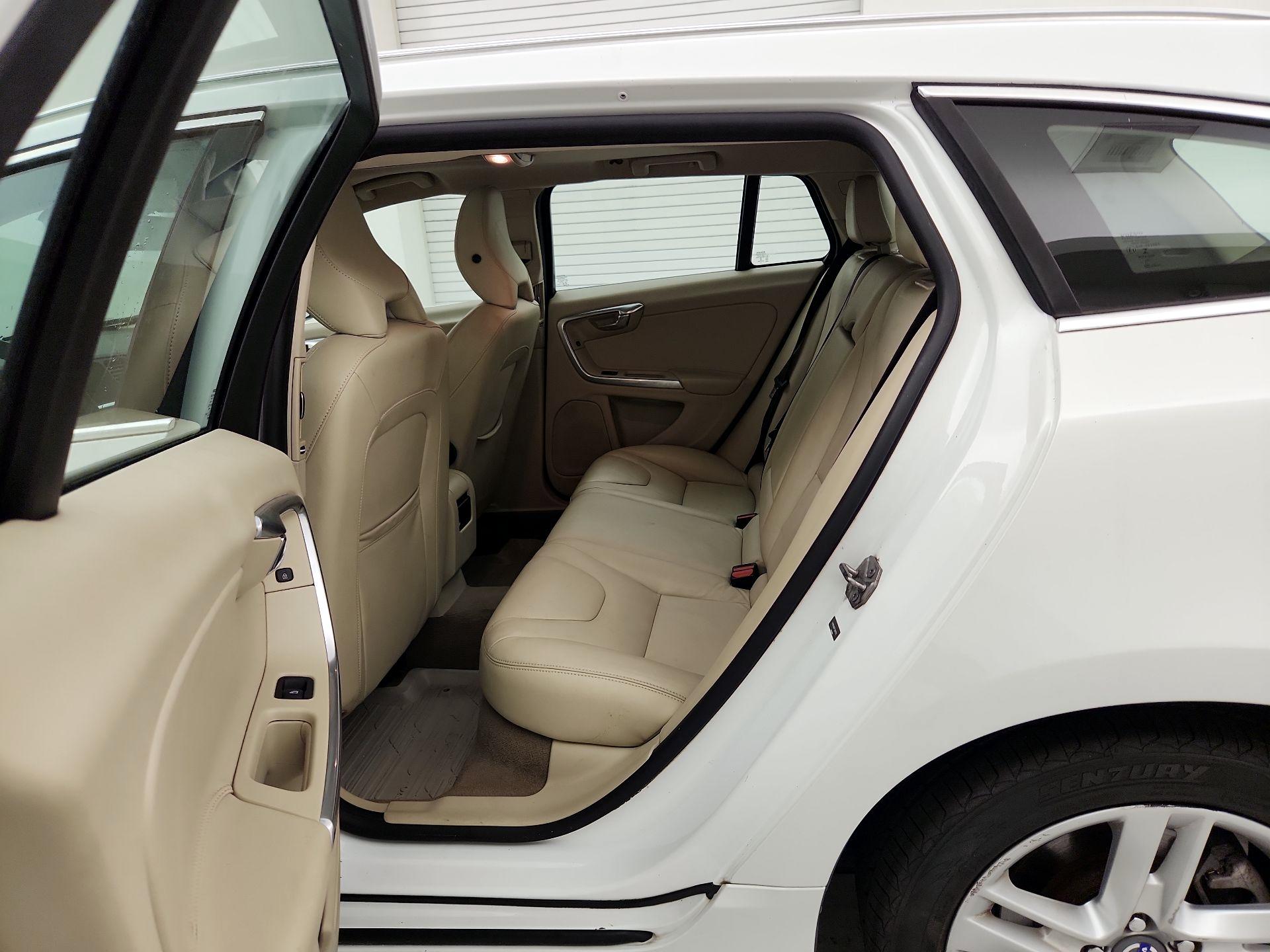 Thumbnail: 2015 Volvo V60 - 19