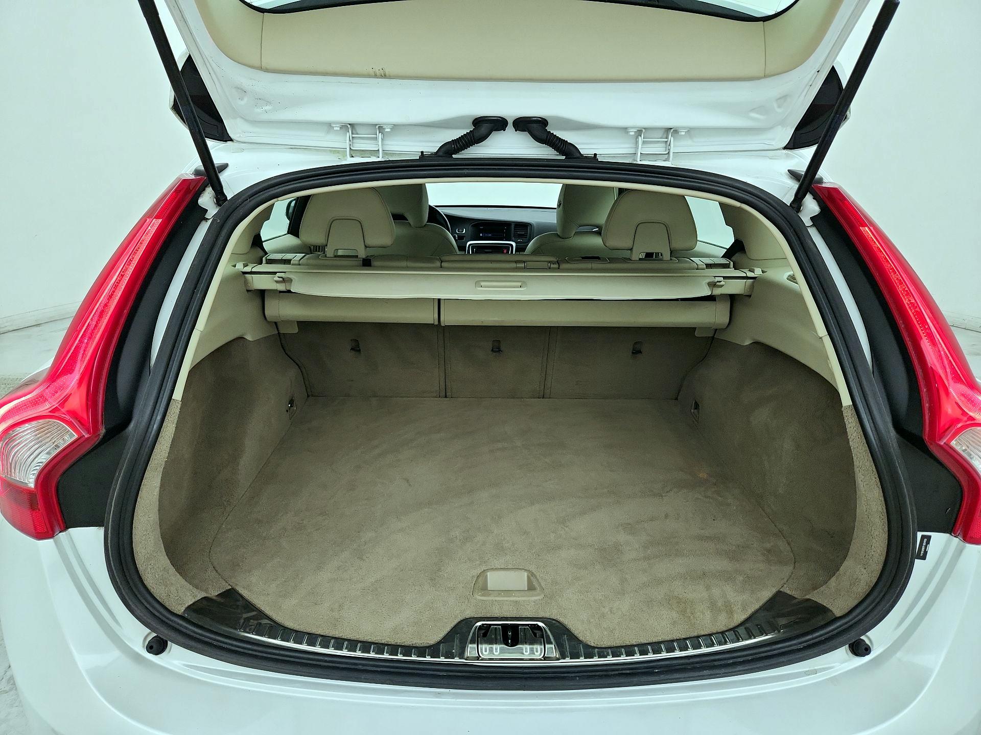 Thumbnail: 2015 Volvo V60 - 20