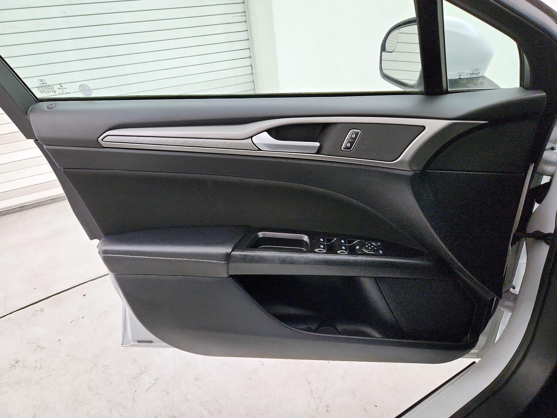 Thumbnail: 2017 Ford Fusion - 12