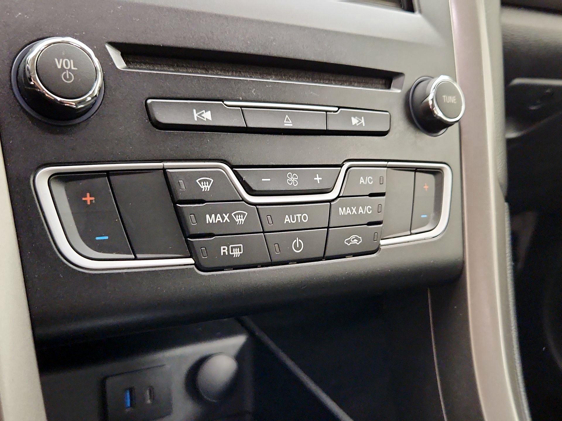 Thumbnail: 2017 Ford Fusion - 16