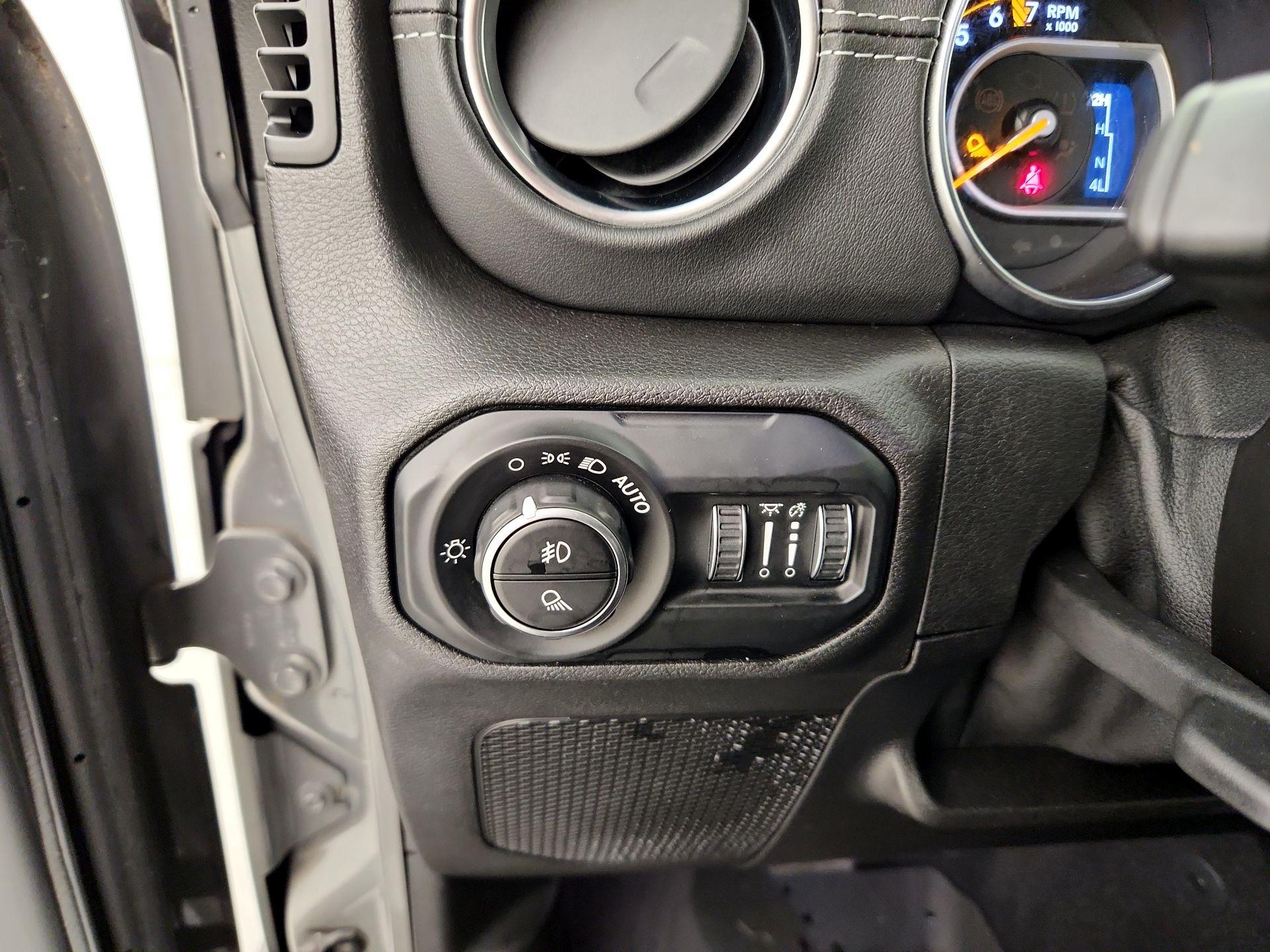 Thumbnail: 2021 Jeep Gladiator - 13