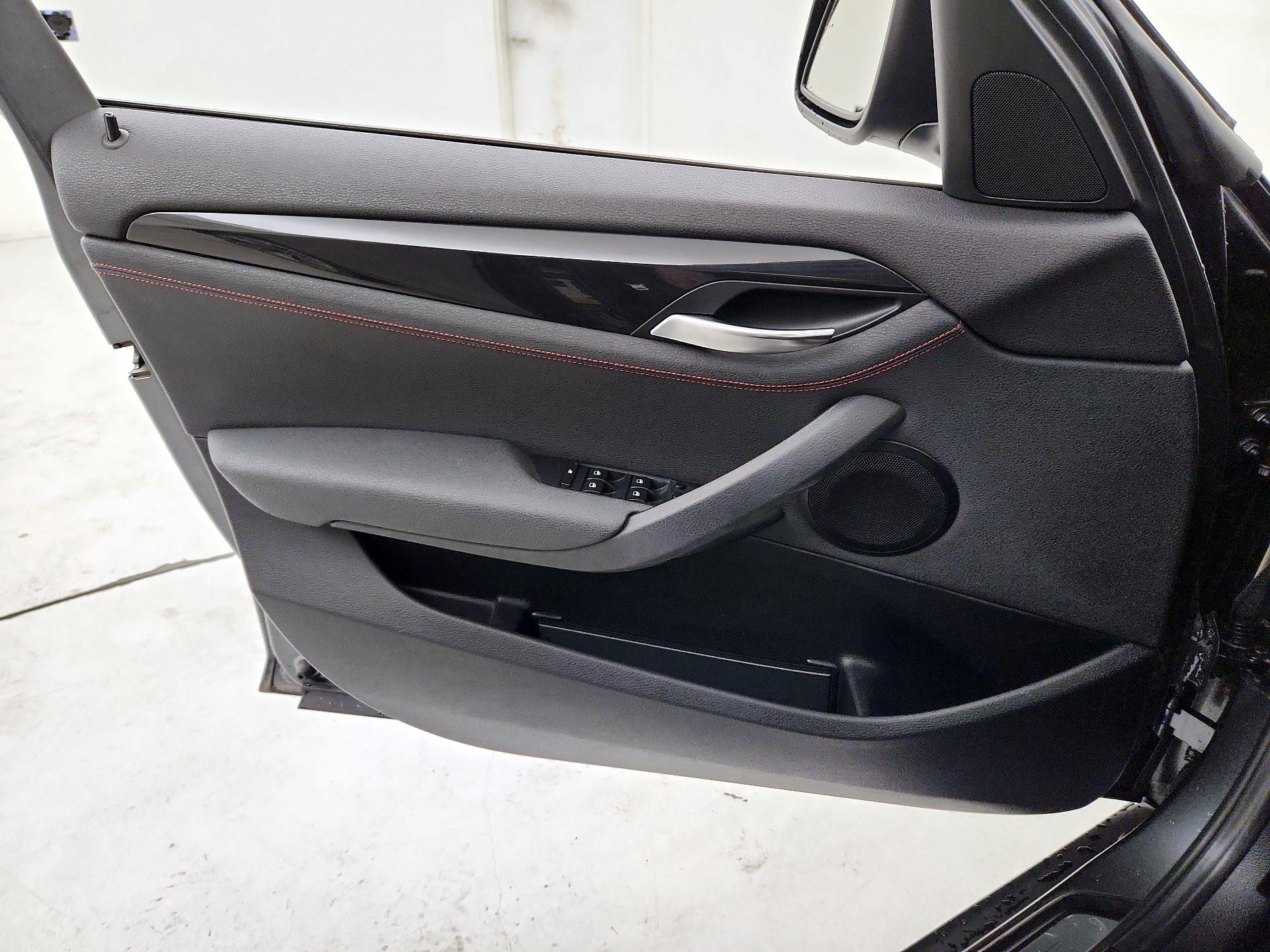 Thumbnail: 2015 BMW X1 - 12