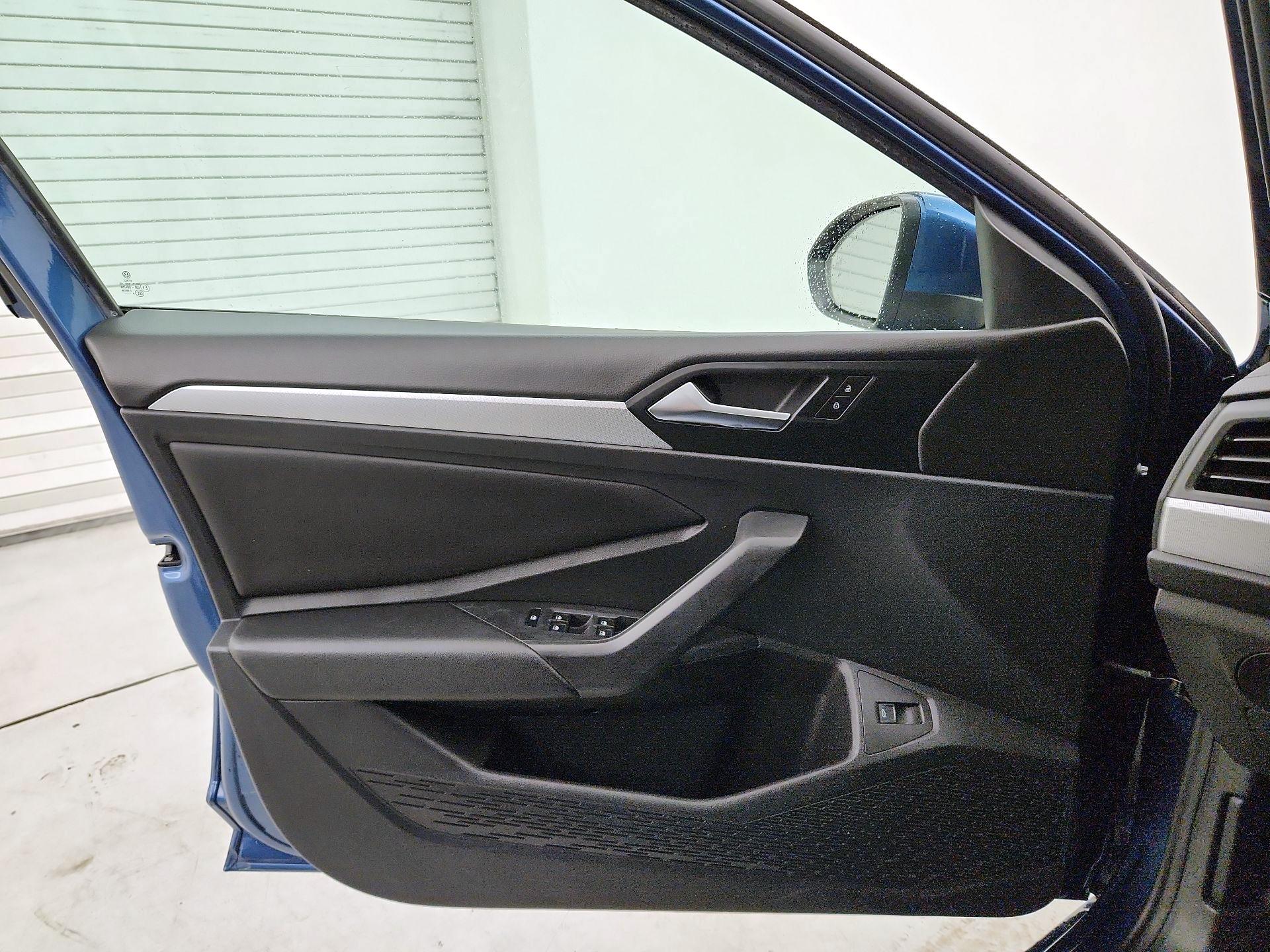 Thumbnail: 2019 Volkswagen Jetta - 12