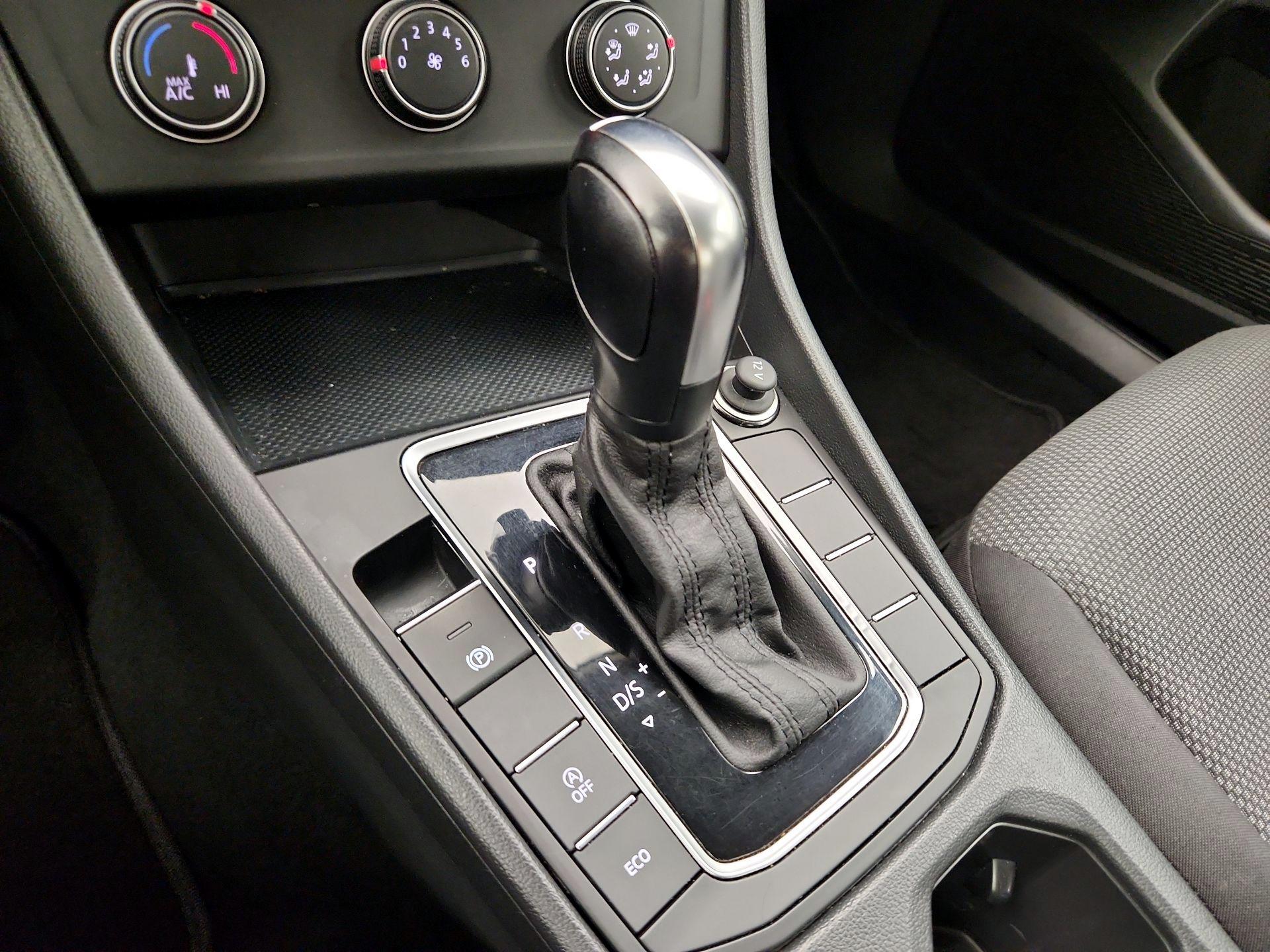 Thumbnail: 2019 Volkswagen Jetta - 17