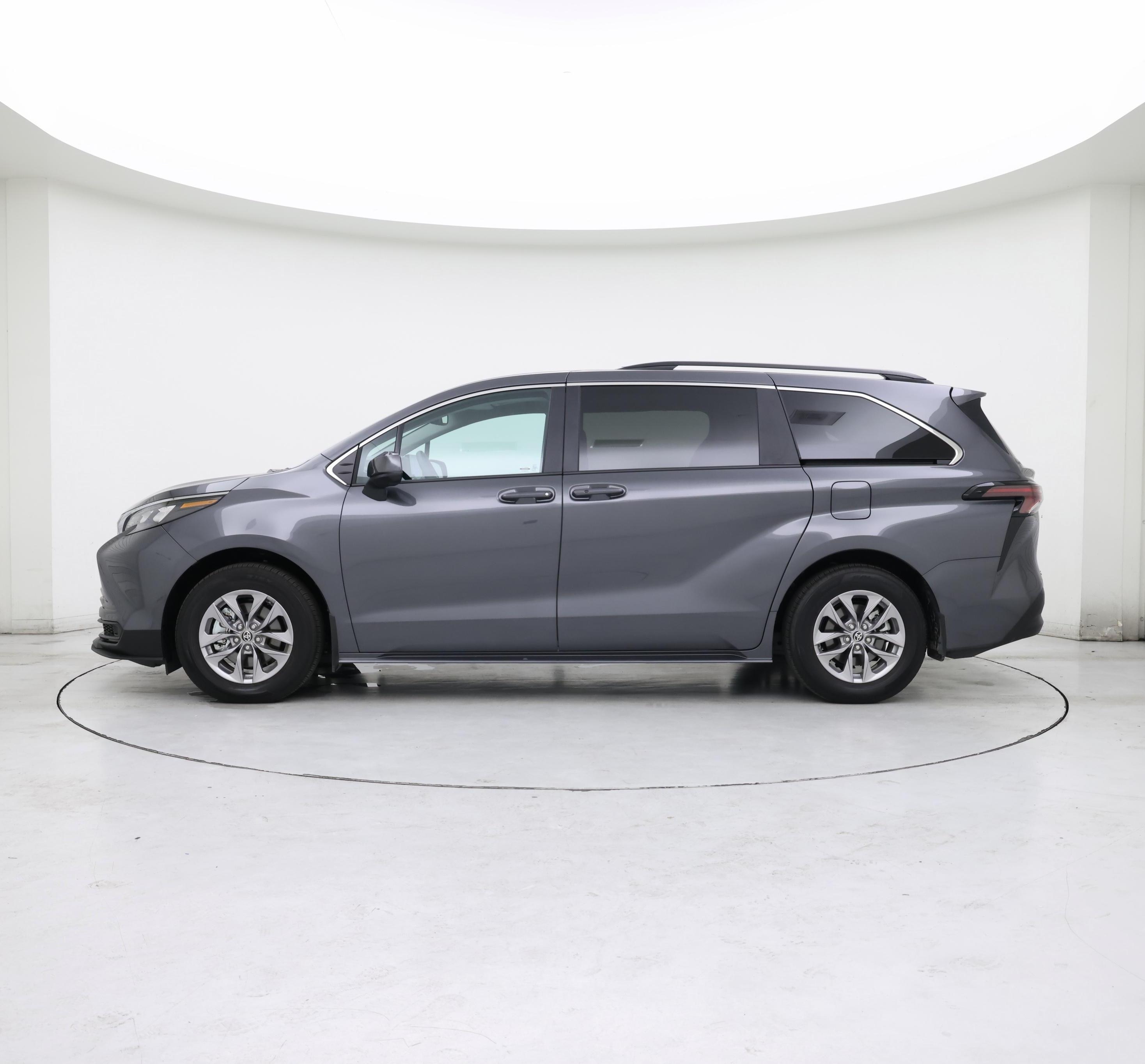 Thumbnail: 2025 Toyota Sienna - 3