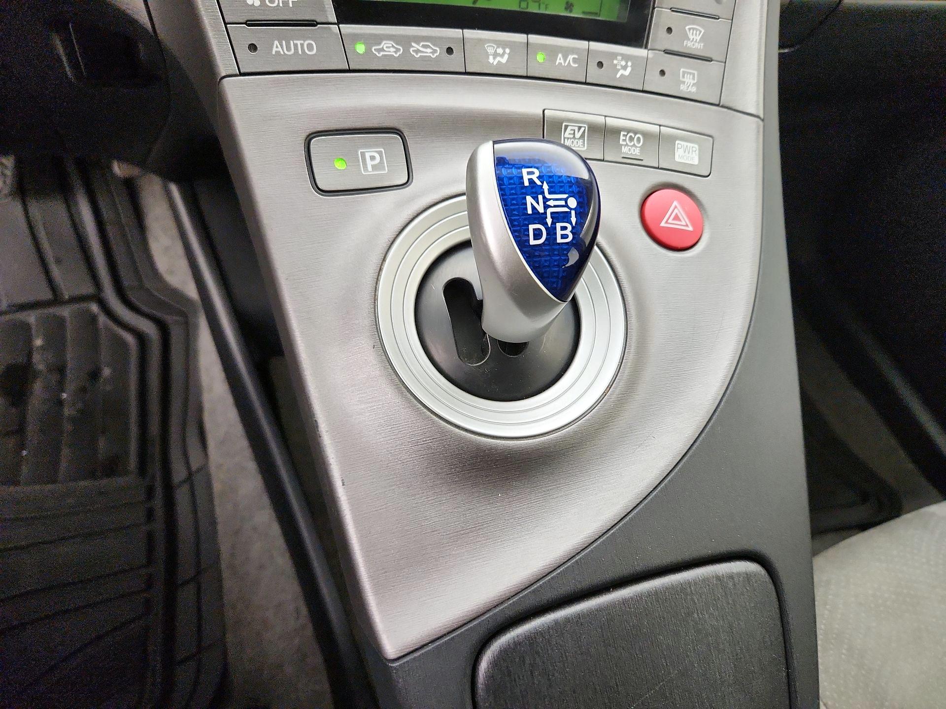 Thumbnail: 2015 Toyota Prius - 17