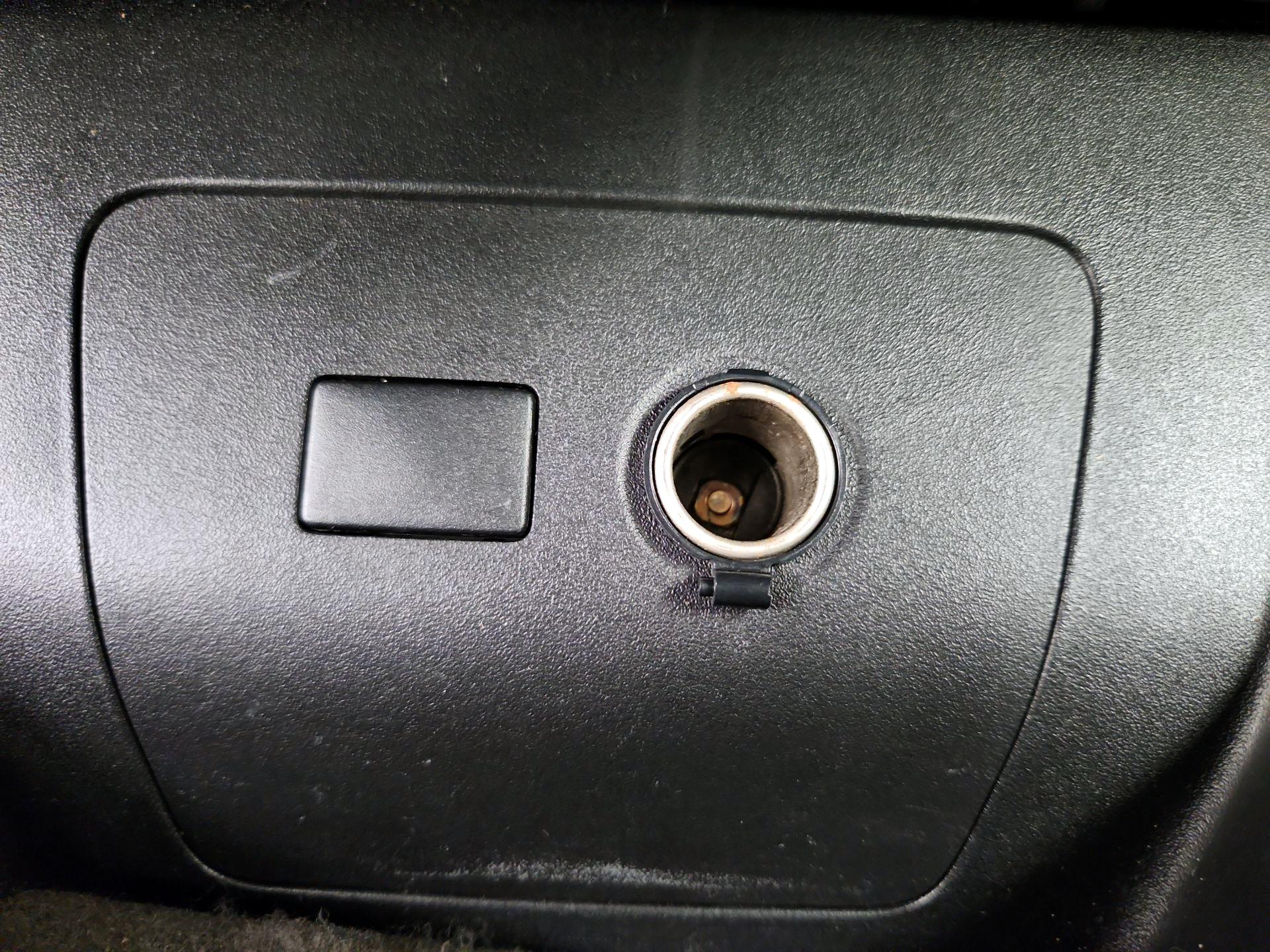 Thumbnail: 2015 Toyota Prius - 18