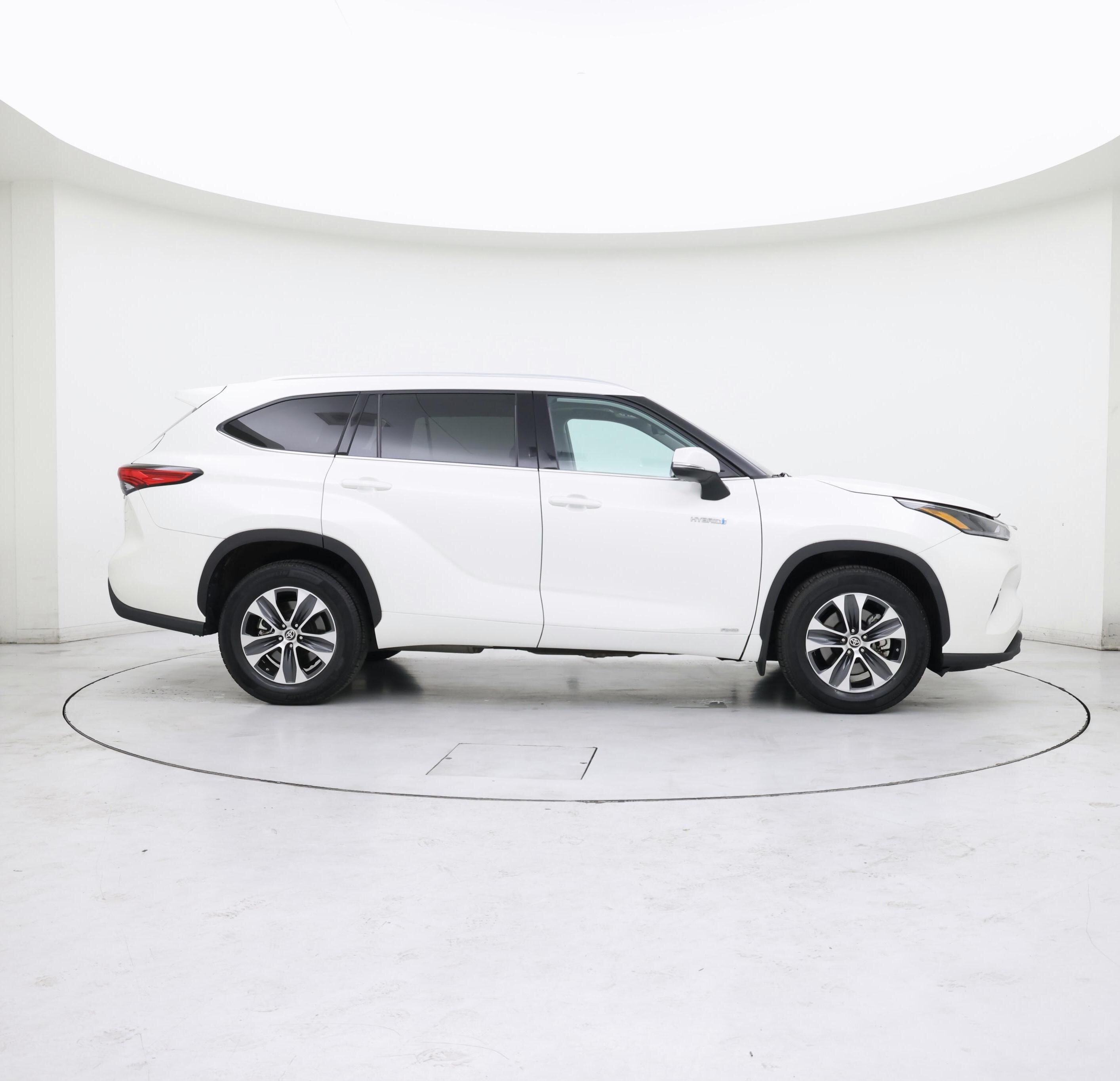 Thumbnail: 2021 Toyota Highlander - 7