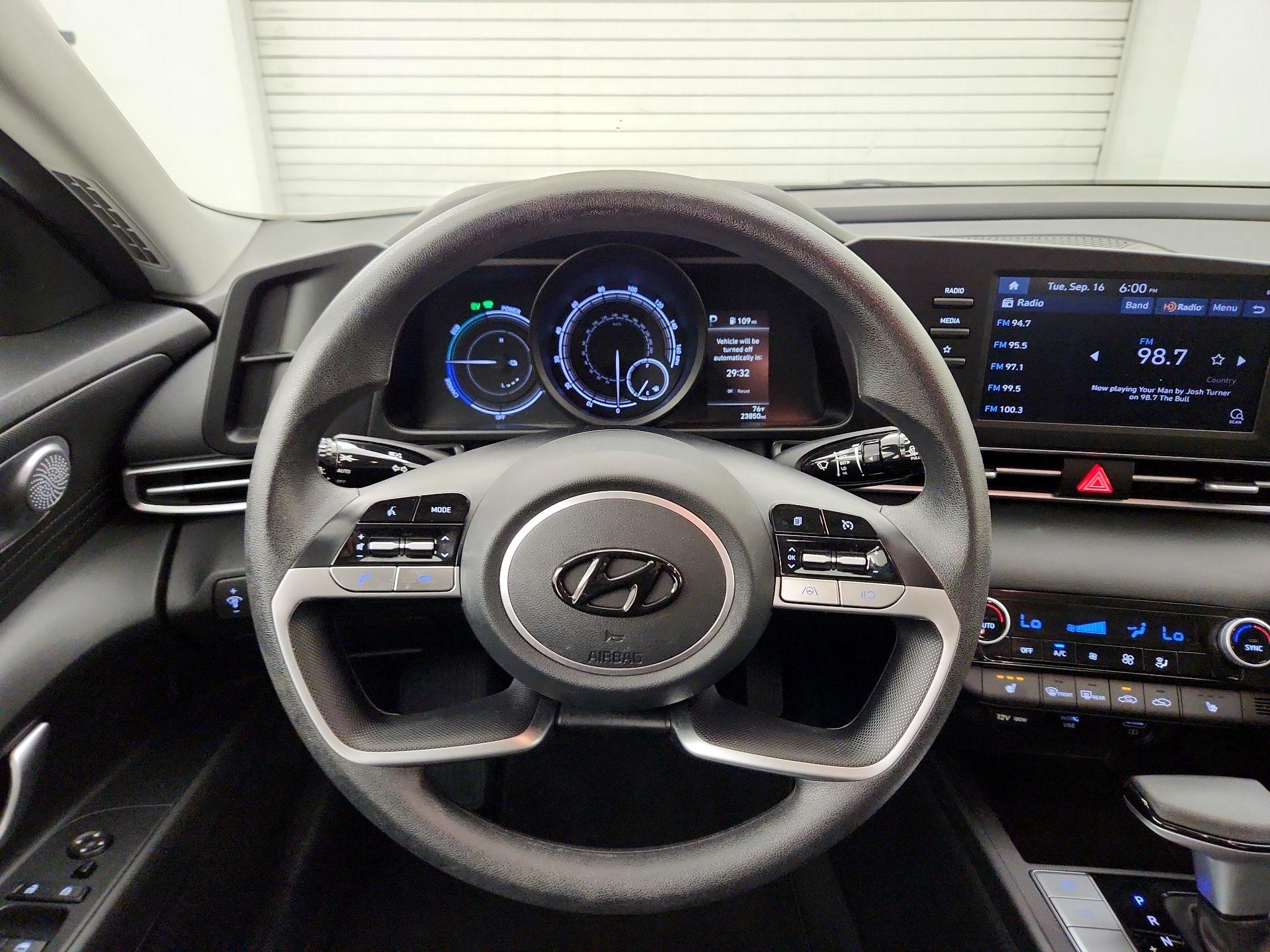 Thumbnail: 2023 Hyundai Elantra - 10