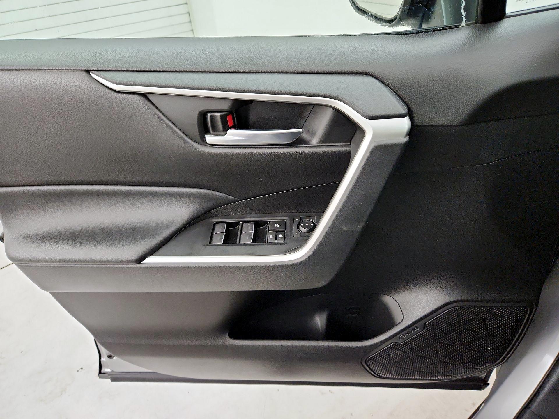 Thumbnail: 2022 Toyota RAV4 - 12