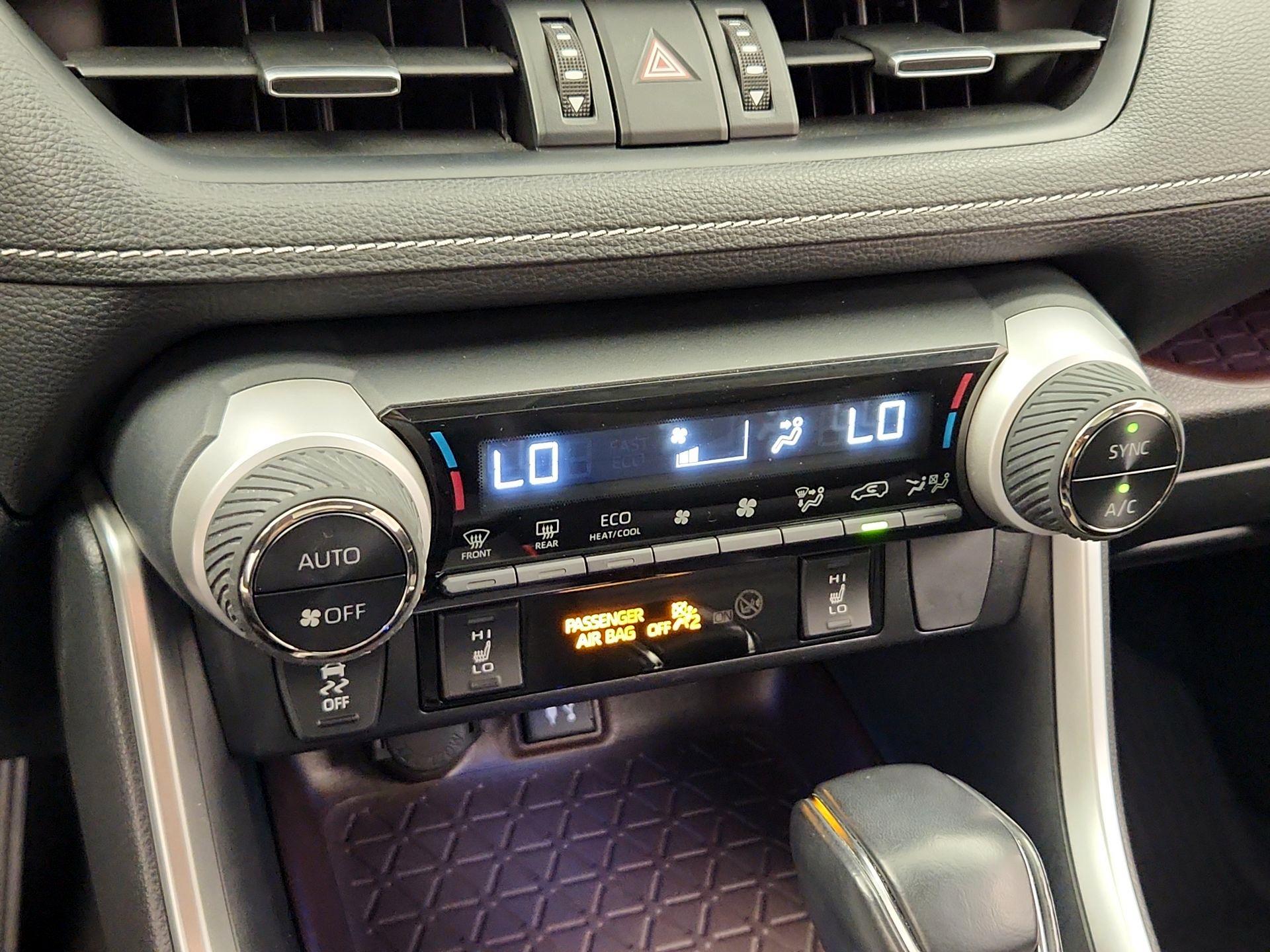 Thumbnail: 2019 Toyota RAV4 - 17