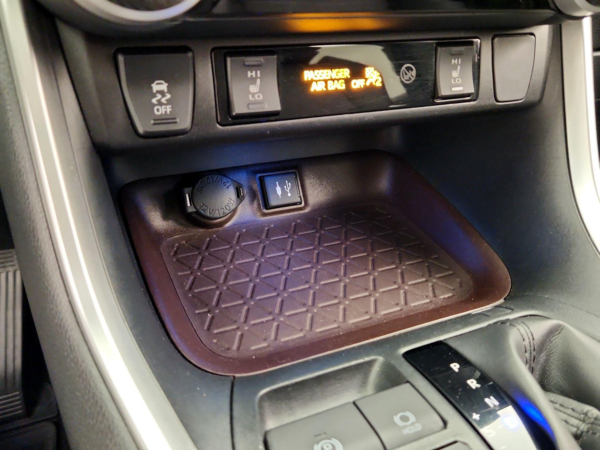 Thumbnail: 2019 Toyota RAV4 - 19