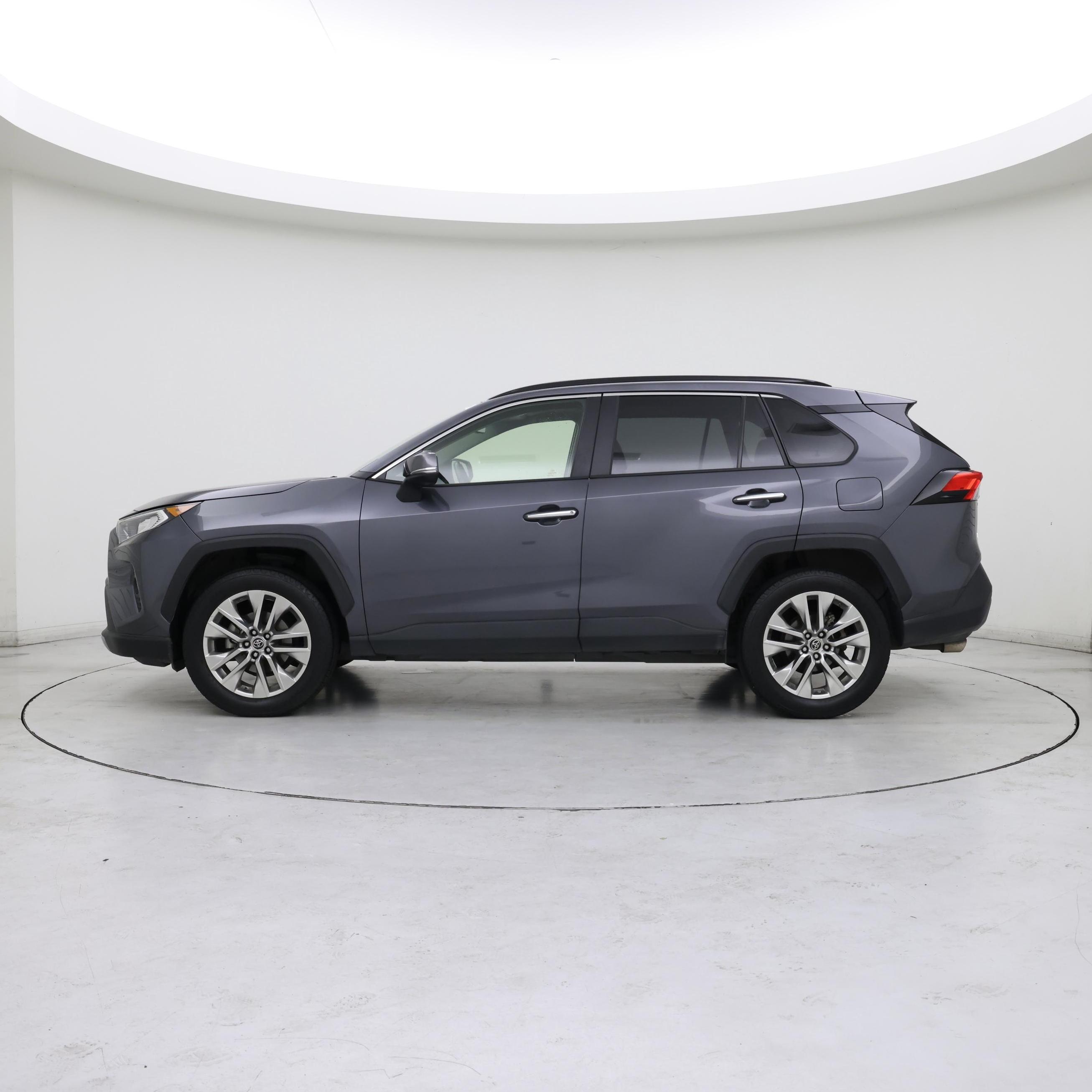Thumbnail: 2019 Toyota RAV4 - 3