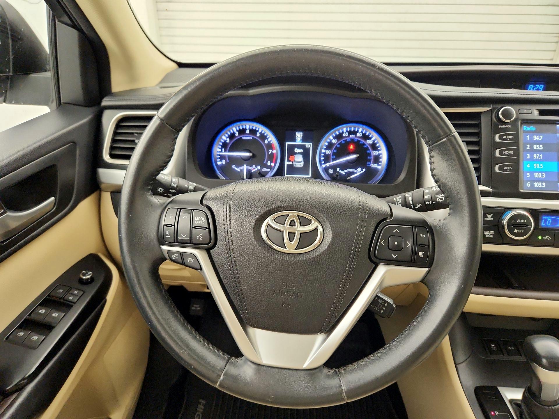 Thumbnail: 2016 Toyota Highlander - 10