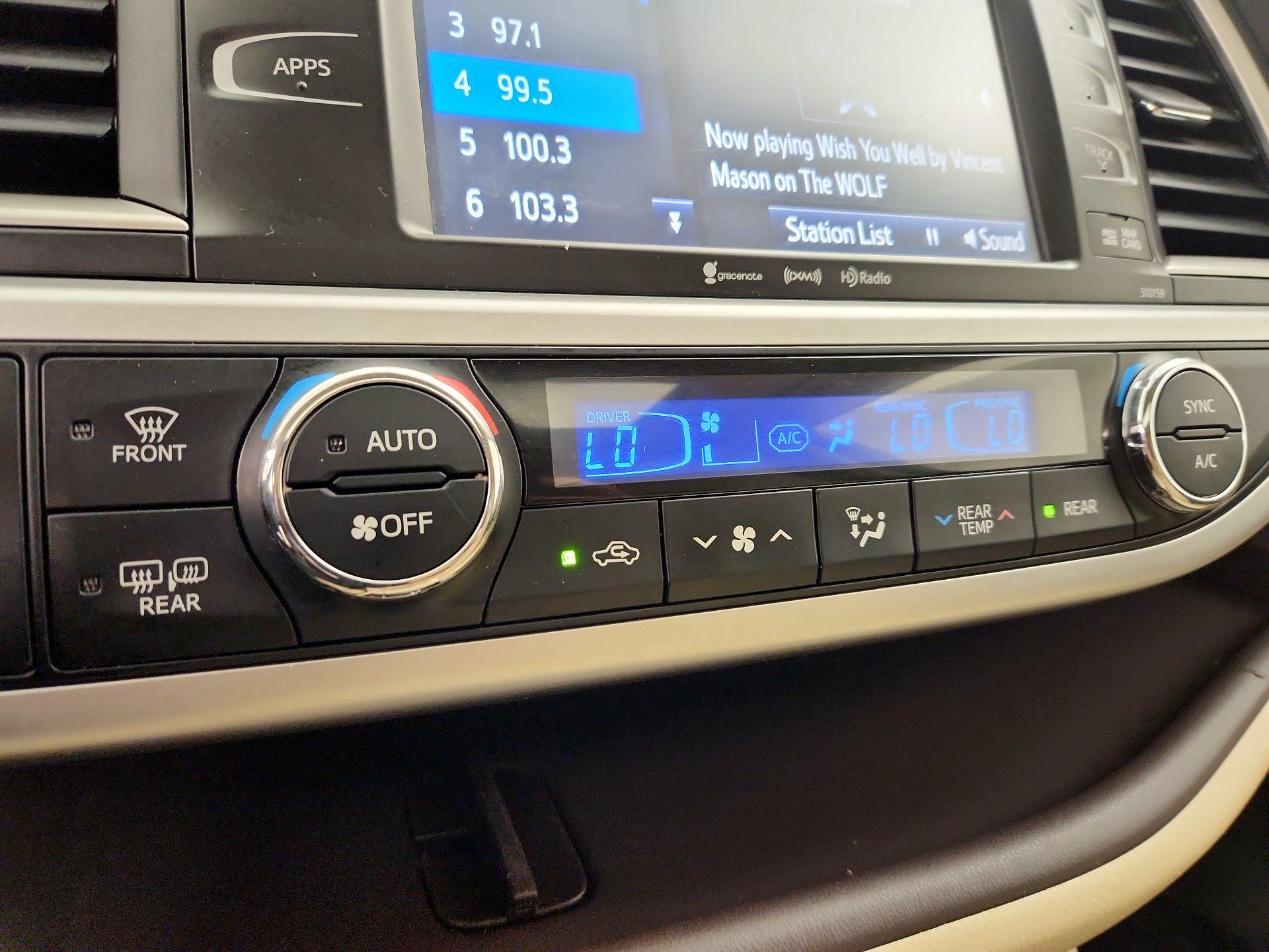 Thumbnail: 2016 Toyota Highlander - 16
