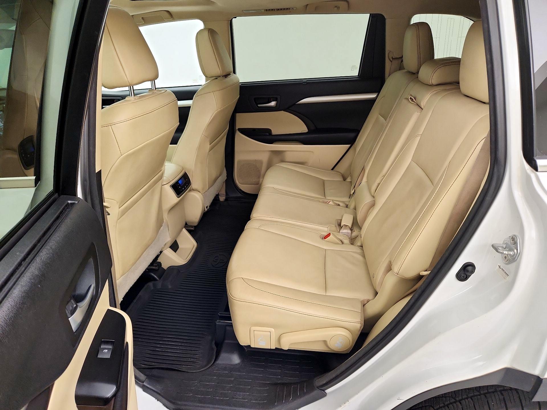Thumbnail: 2016 Toyota Highlander - 20