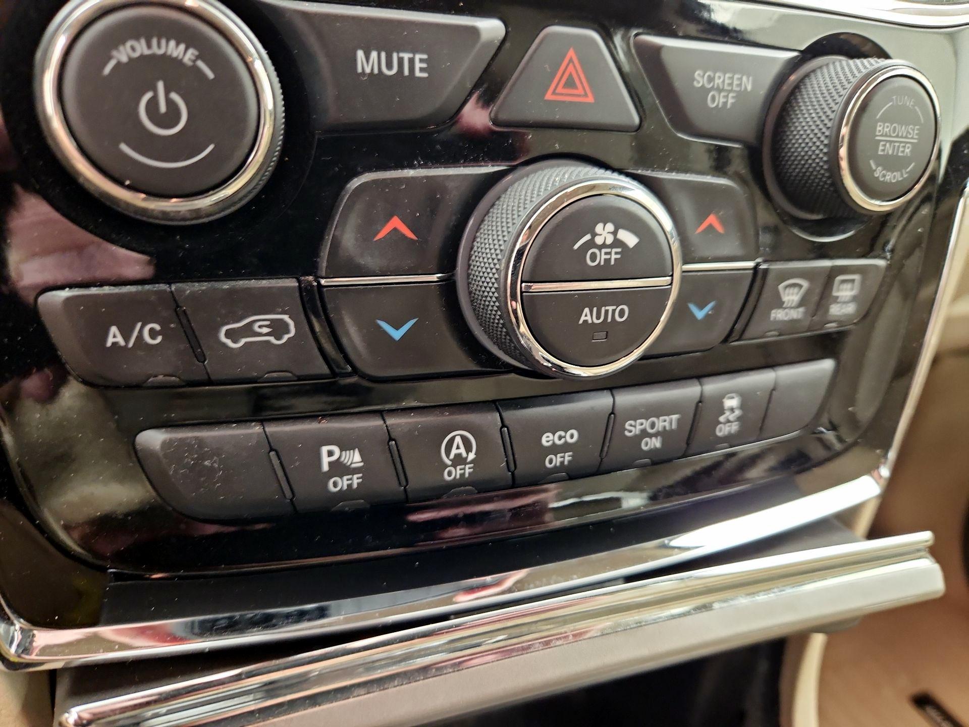 Thumbnail: 2019 Jeep Grand Cherokee - 17