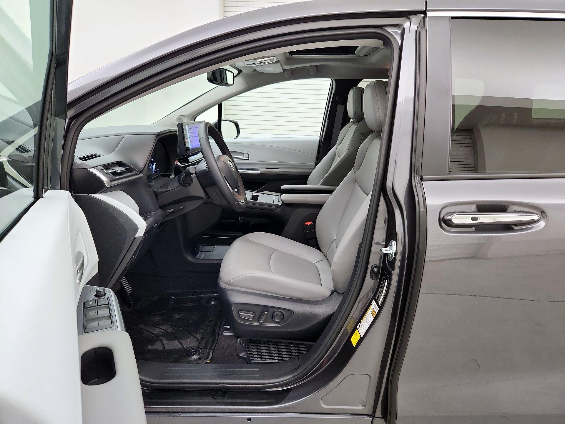 Thumbnail: 2025 Toyota Sienna - 11