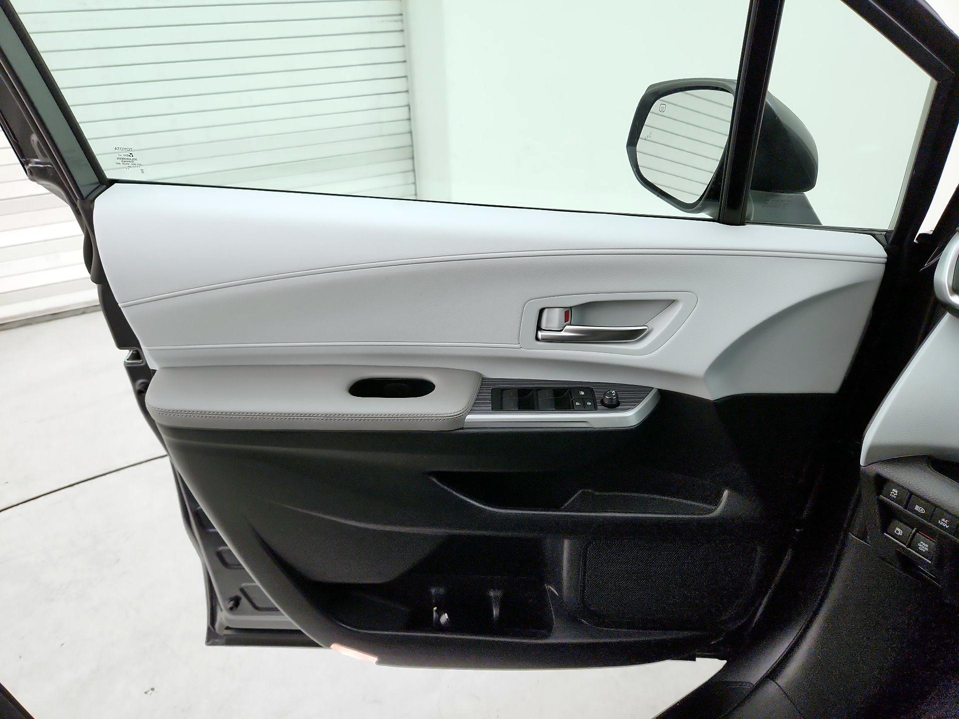 Thumbnail: 2025 Toyota Sienna - 12