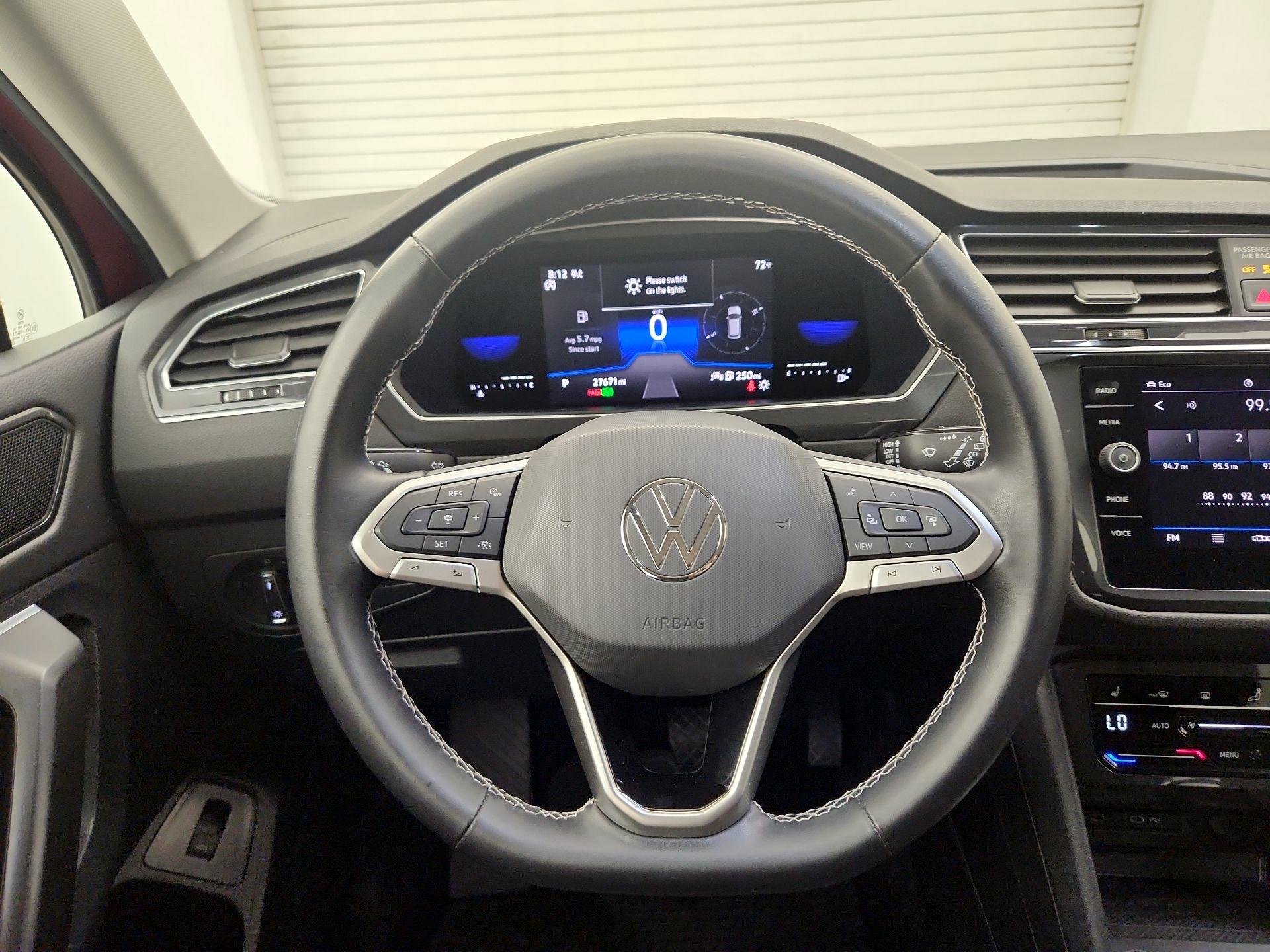 Thumbnail: 2022 Volkswagen Tiguan - 10