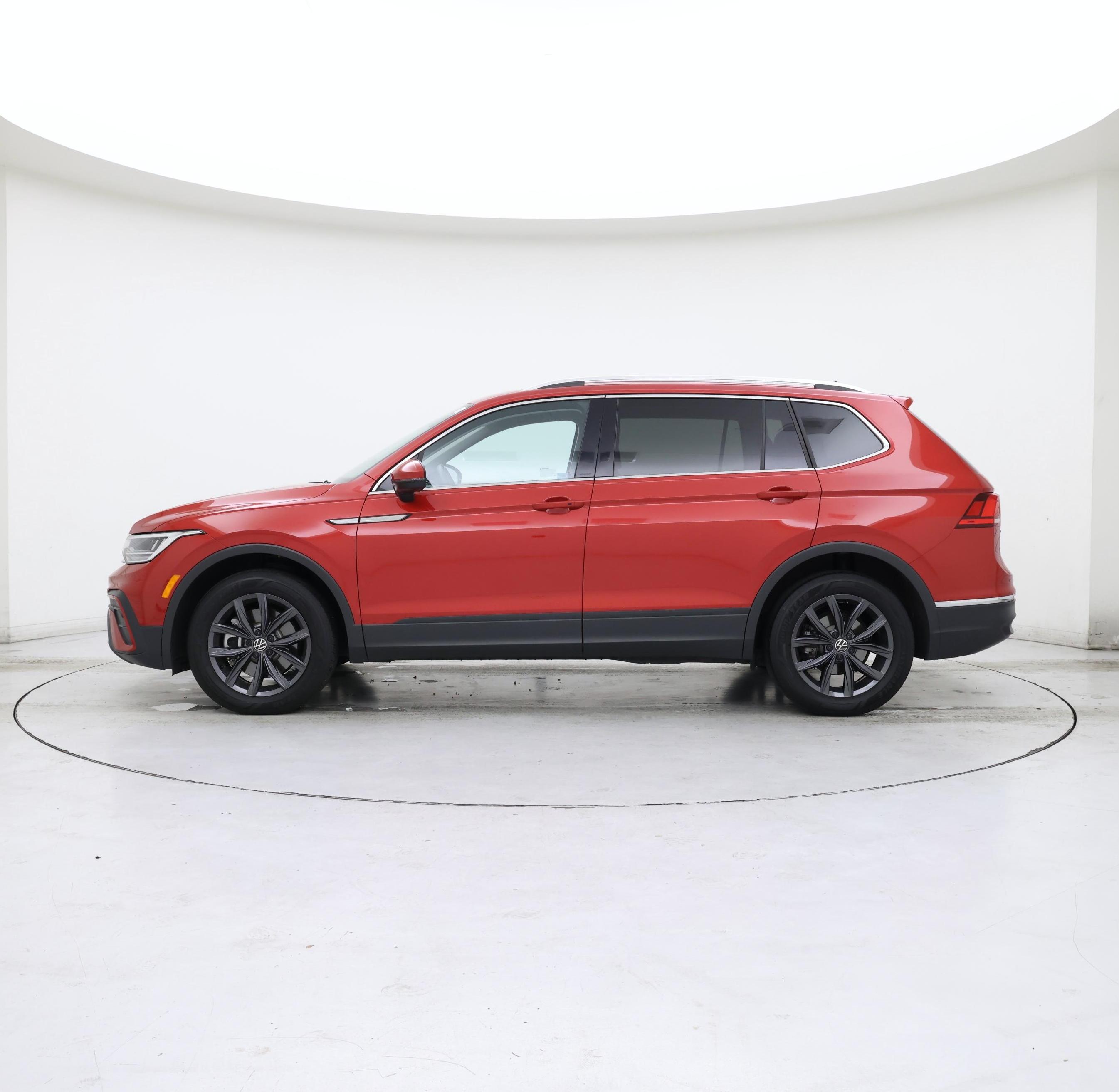 Thumbnail: 2022 Volkswagen Tiguan - 3